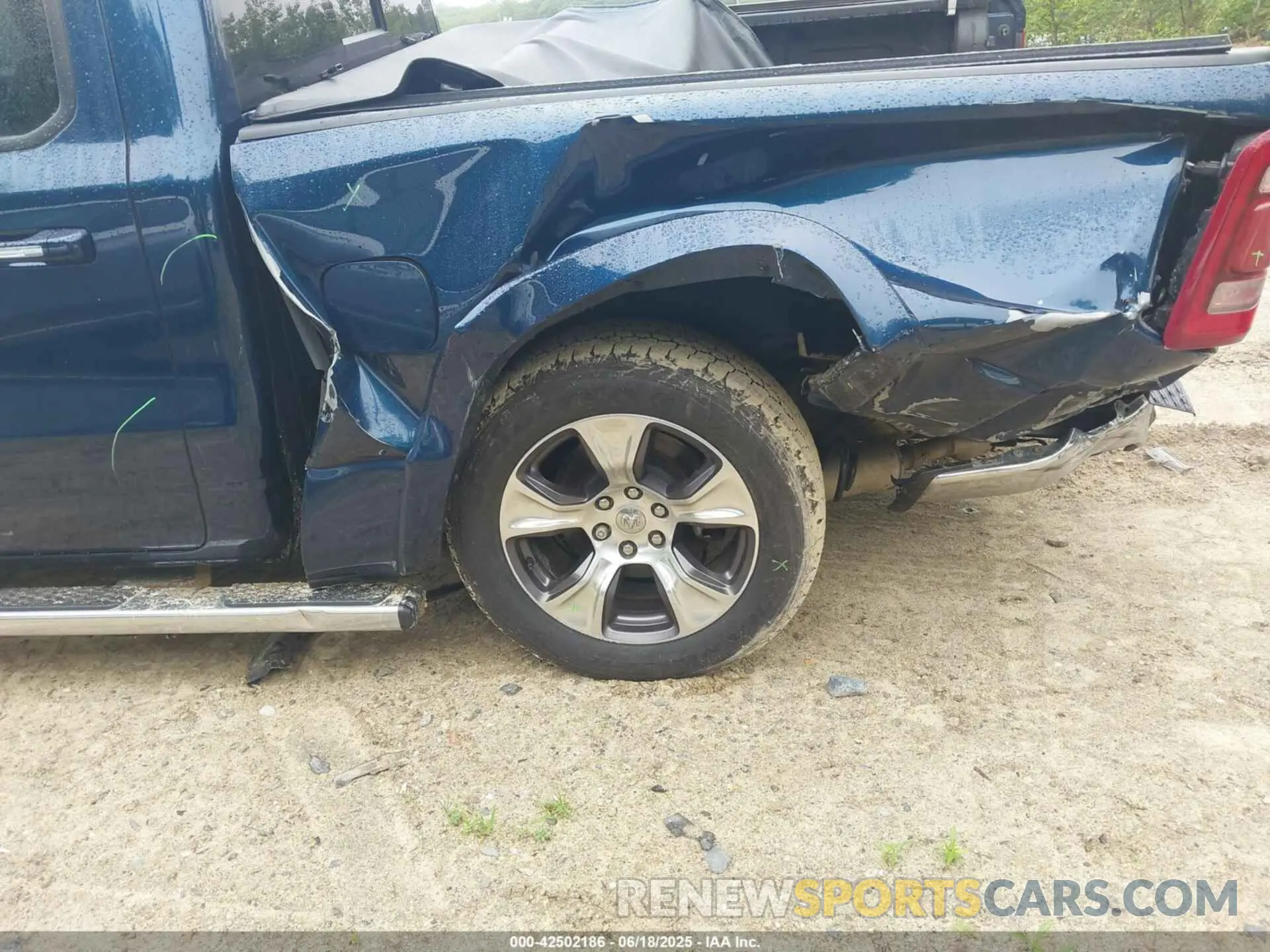 6 Photograph of a damaged car 1C6SRFJT0NN300228 RAM 1500 2022