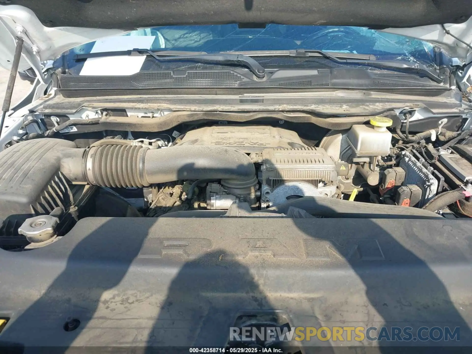 10 Photograph of a damaged car 1C6SRFJT1NN108929 RAM 1500 2022