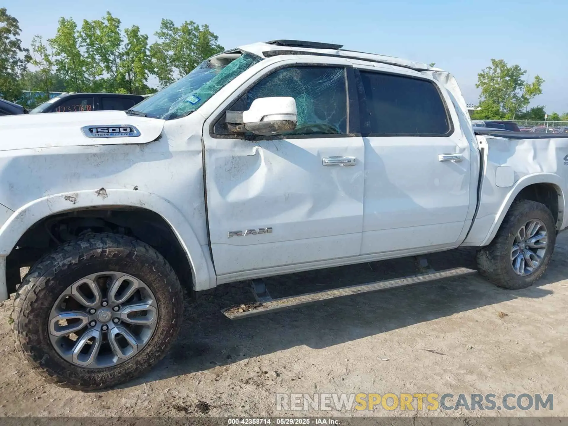 6 Photograph of a damaged car 1C6SRFJT1NN108929 RAM 1500 2022