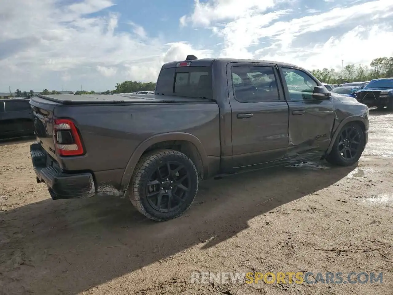 3 Photograph of a damaged car 1C6SRFJT2NN120152 RAM 1500 2022