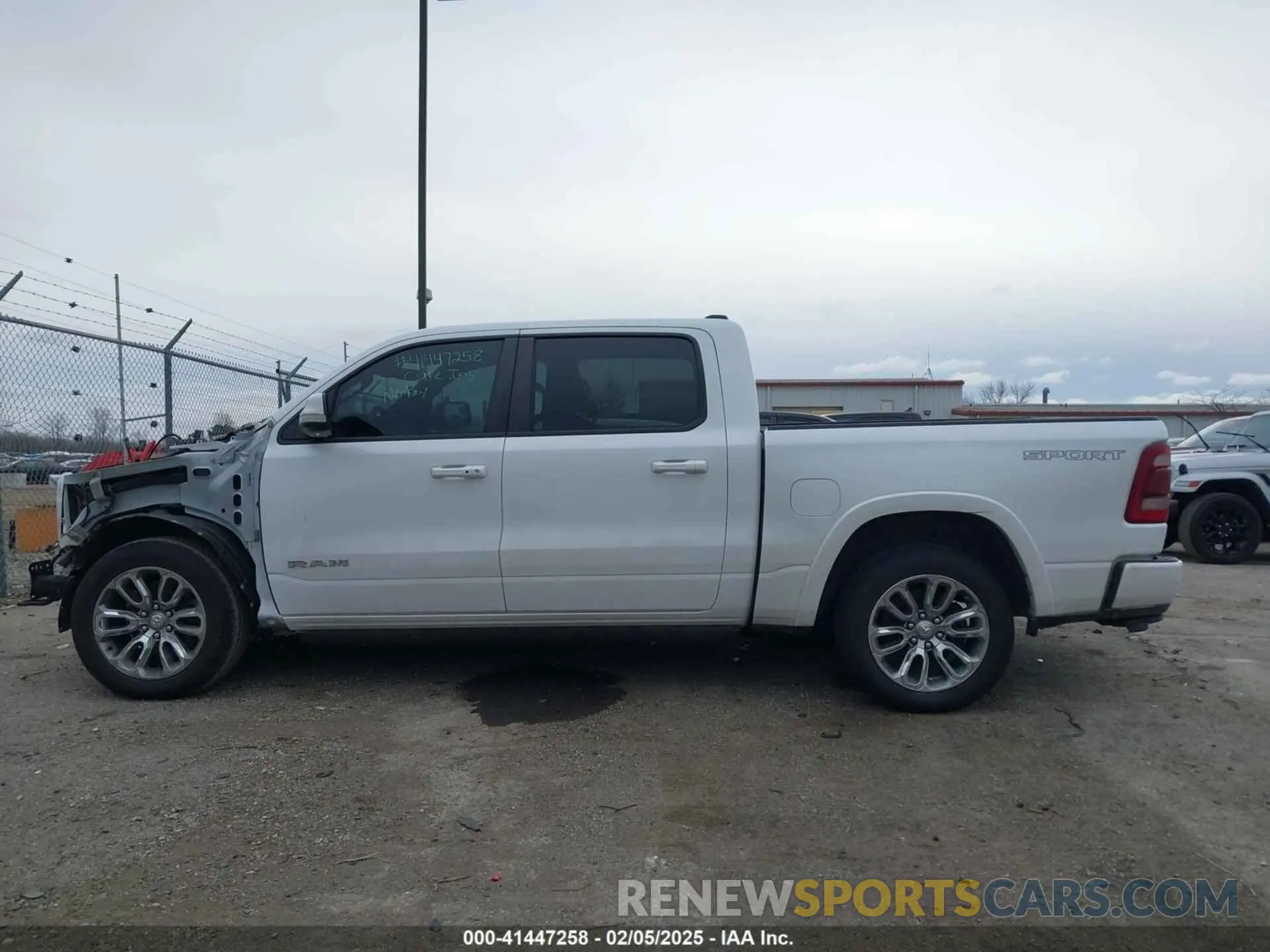13 Photograph of a damaged car 1C6SRFJT2NN189939 RAM 1500 2022