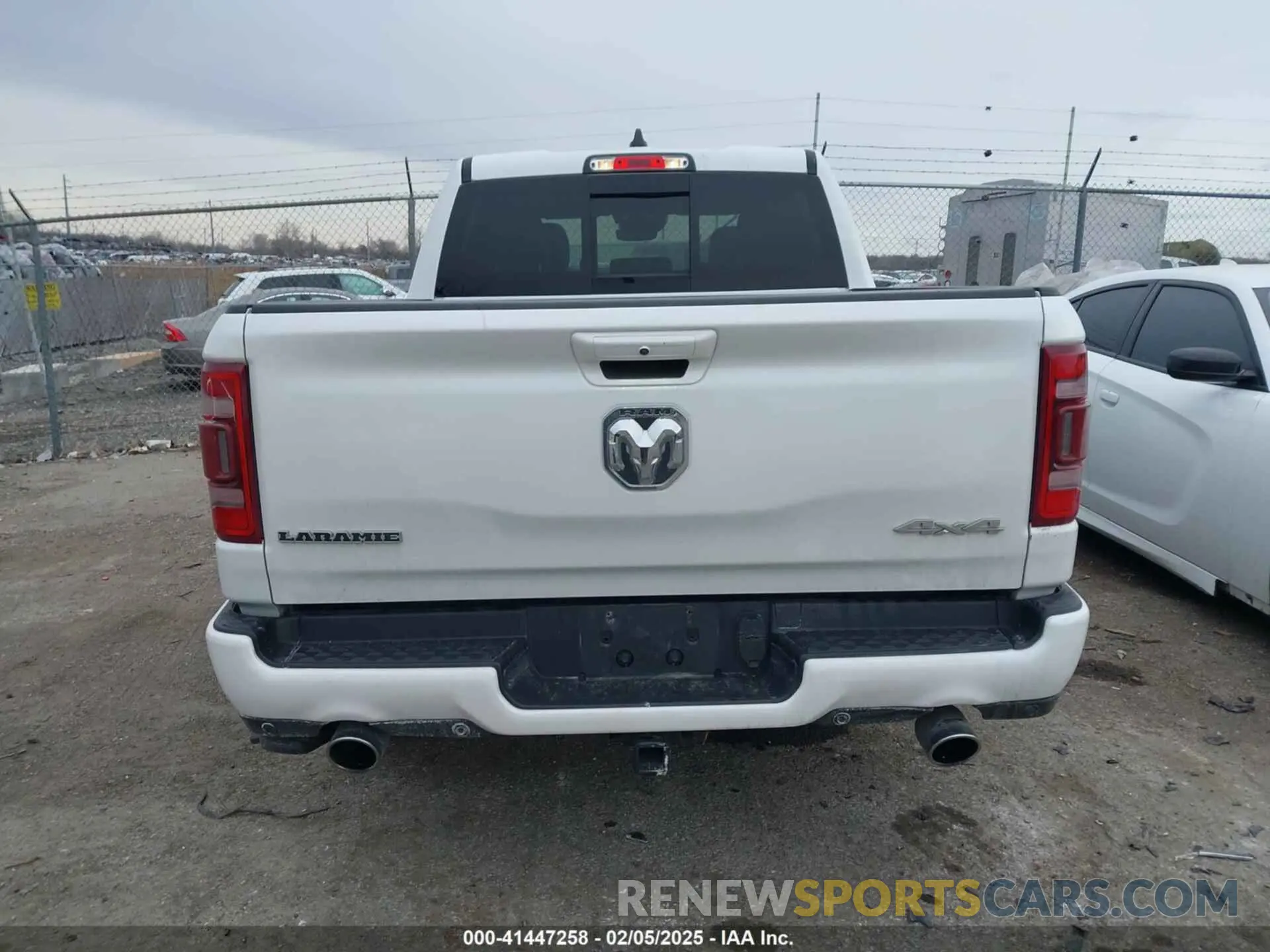 15 Photograph of a damaged car 1C6SRFJT2NN189939 RAM 1500 2022