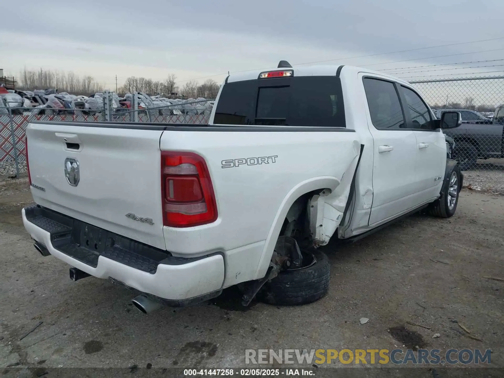 4 Photograph of a damaged car 1C6SRFJT2NN189939 RAM 1500 2022