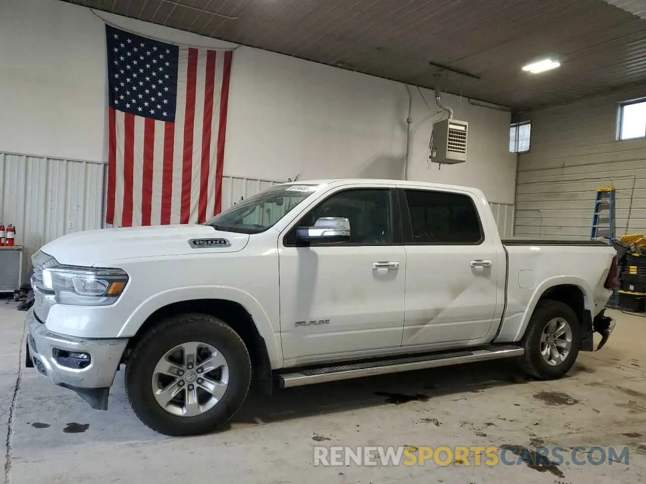 1 Photograph of a damaged car 1C6SRFJT2NN394502 RAM 1500 2022
