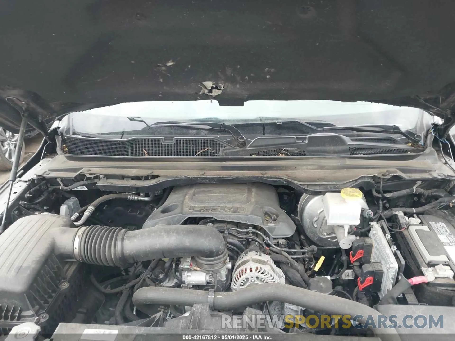 10 Photograph of a damaged car 1C6SRFJT3NN400159 RAM 1500 2022
