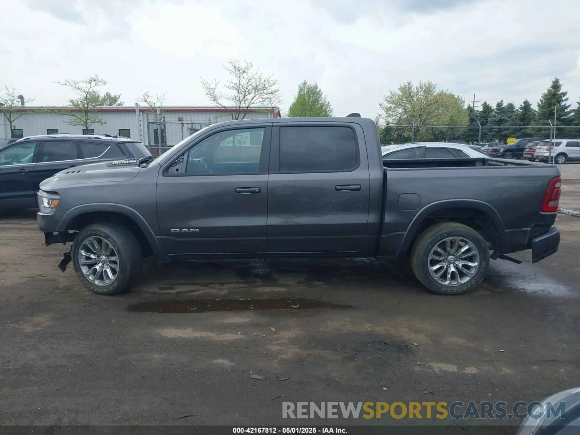 14 Photograph of a damaged car 1C6SRFJT3NN400159 RAM 1500 2022