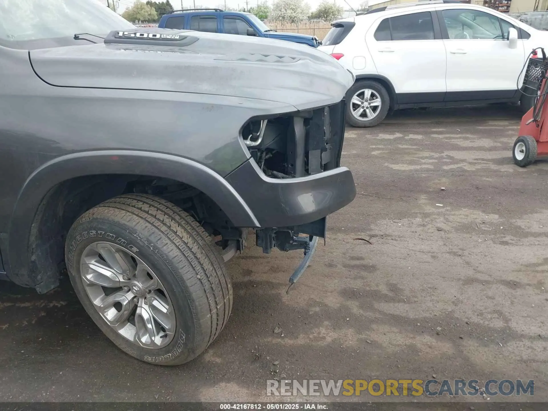 18 Photograph of a damaged car 1C6SRFJT3NN400159 RAM 1500 2022