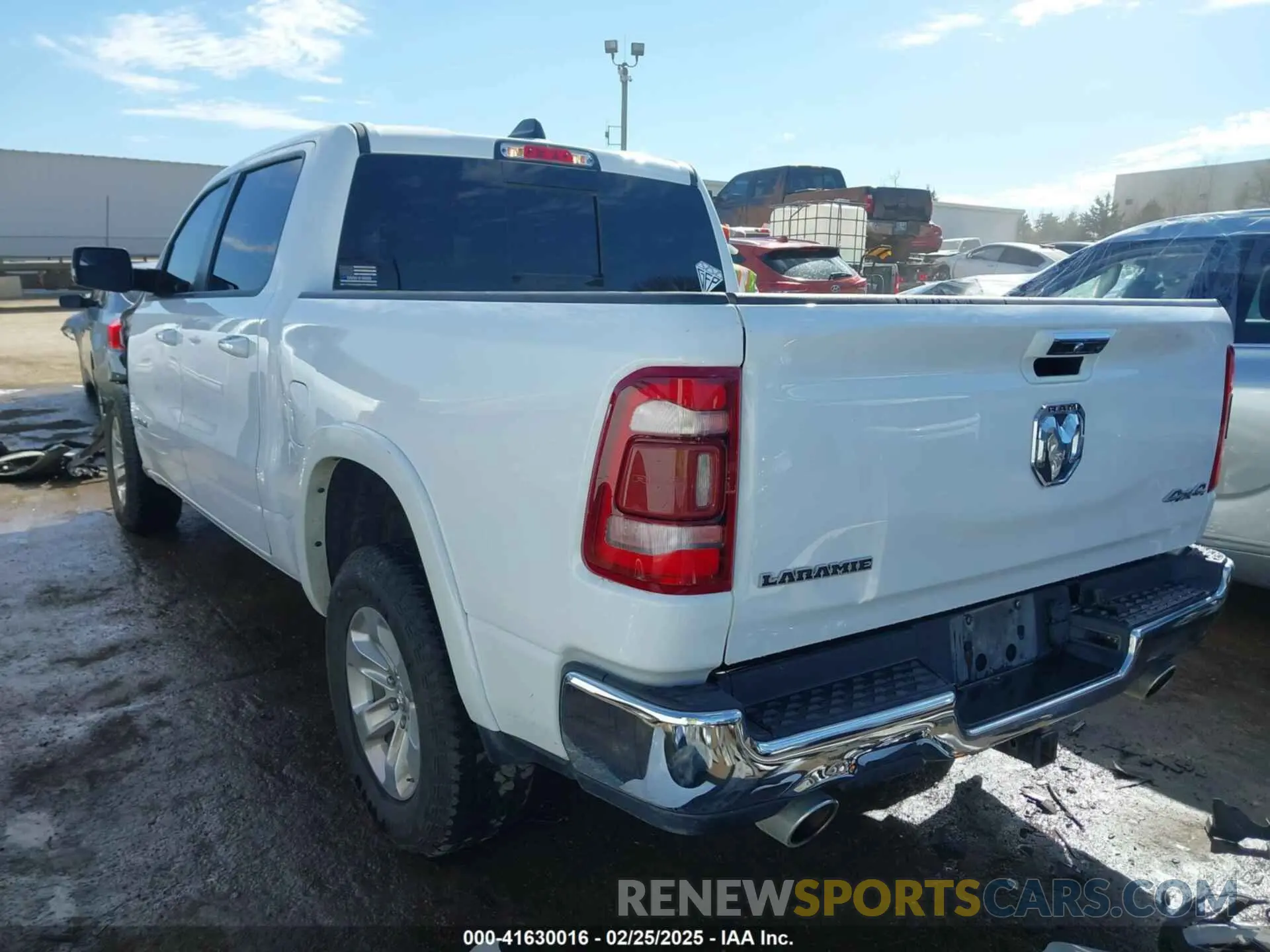 3 Photograph of a damaged car 1C6SRFJT4NN248408 RAM 1500 2022