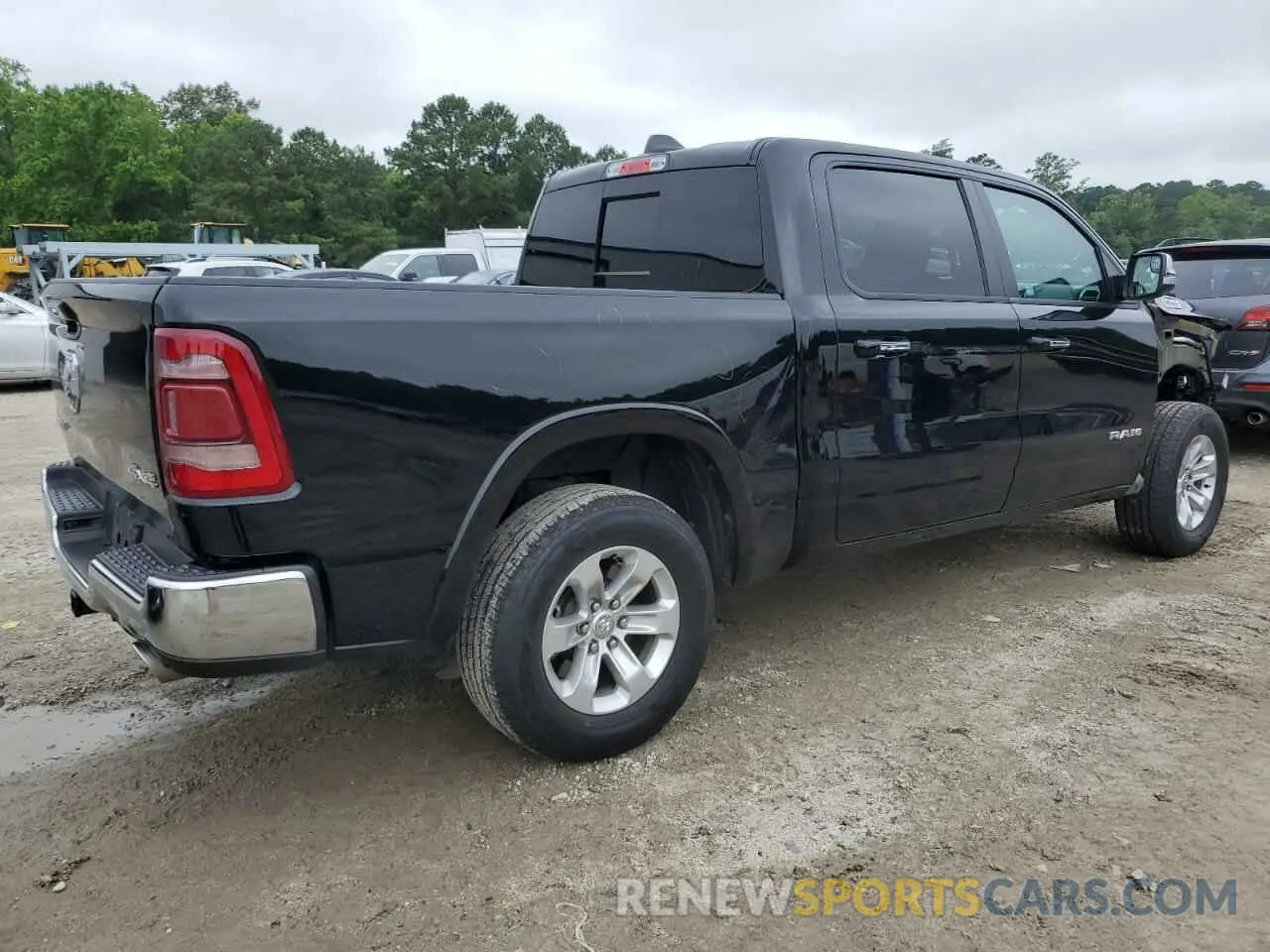 3 Photograph of a damaged car 1C6SRFJT4NN262275 RAM 1500 2022