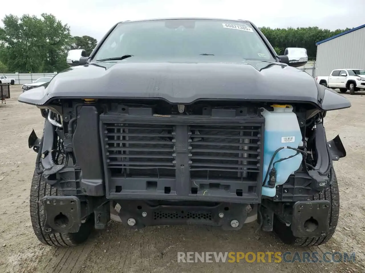 5 Photograph of a damaged car 1C6SRFJT4NN262275 RAM 1500 2022