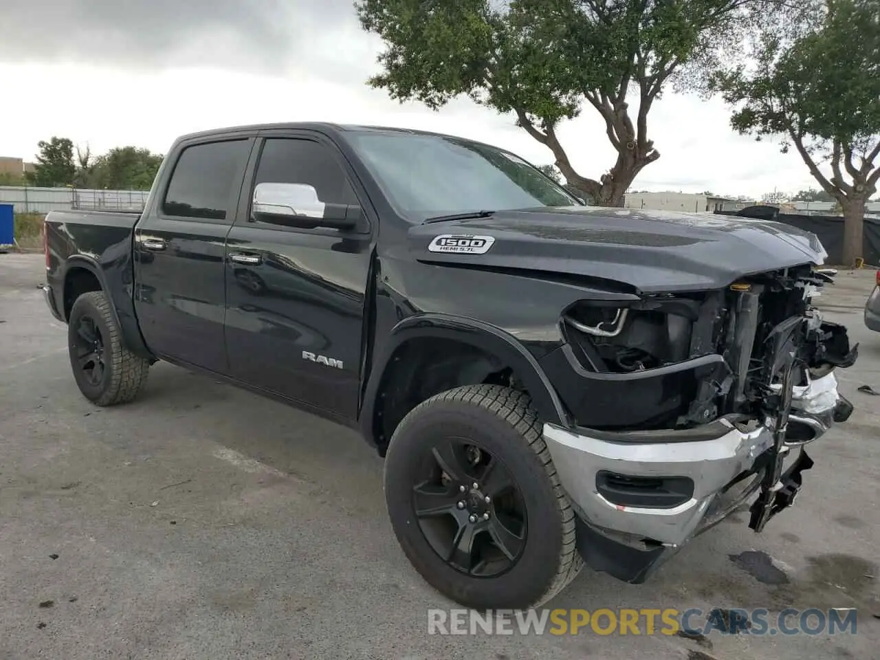 4 Photograph of a damaged car 1C6SRFJT4NN300006 RAM 1500 2022