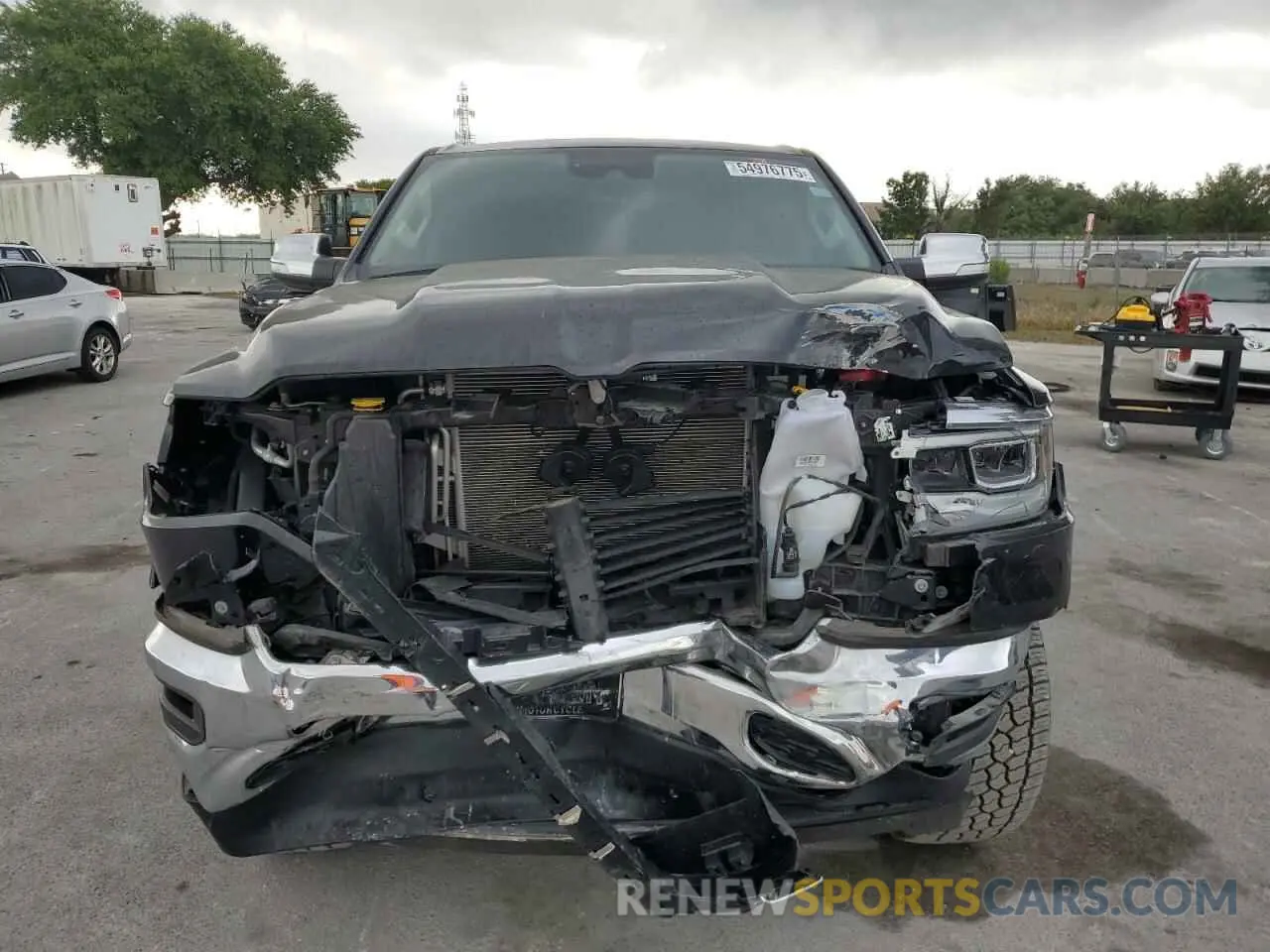 5 Photograph of a damaged car 1C6SRFJT4NN300006 RAM 1500 2022