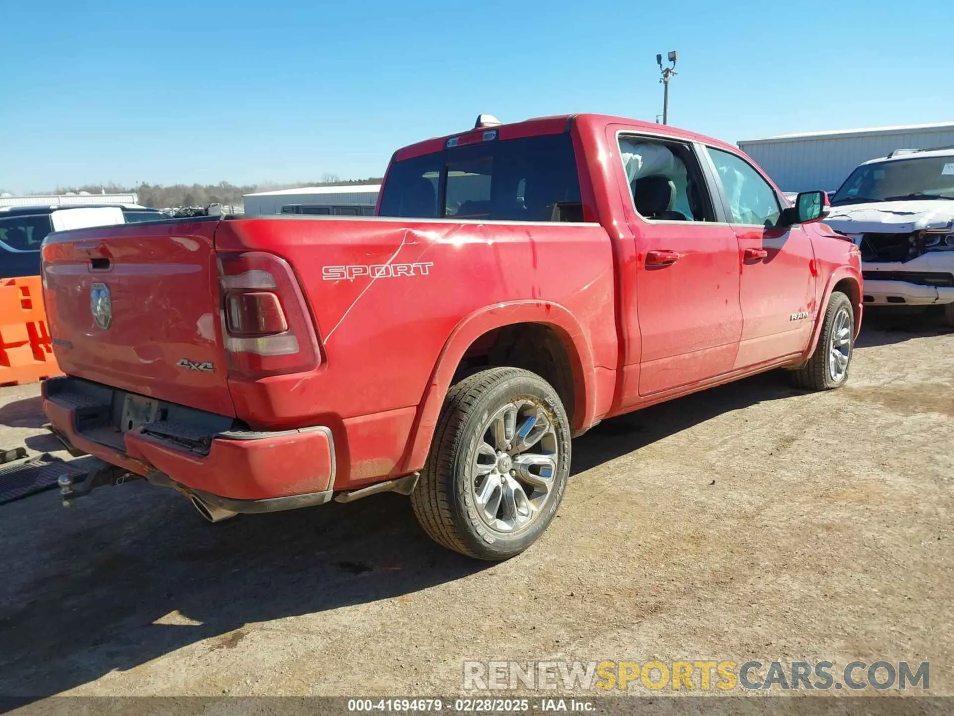 4 Photograph of a damaged car 1C6SRFJT4NN459902 RAM 1500 2022