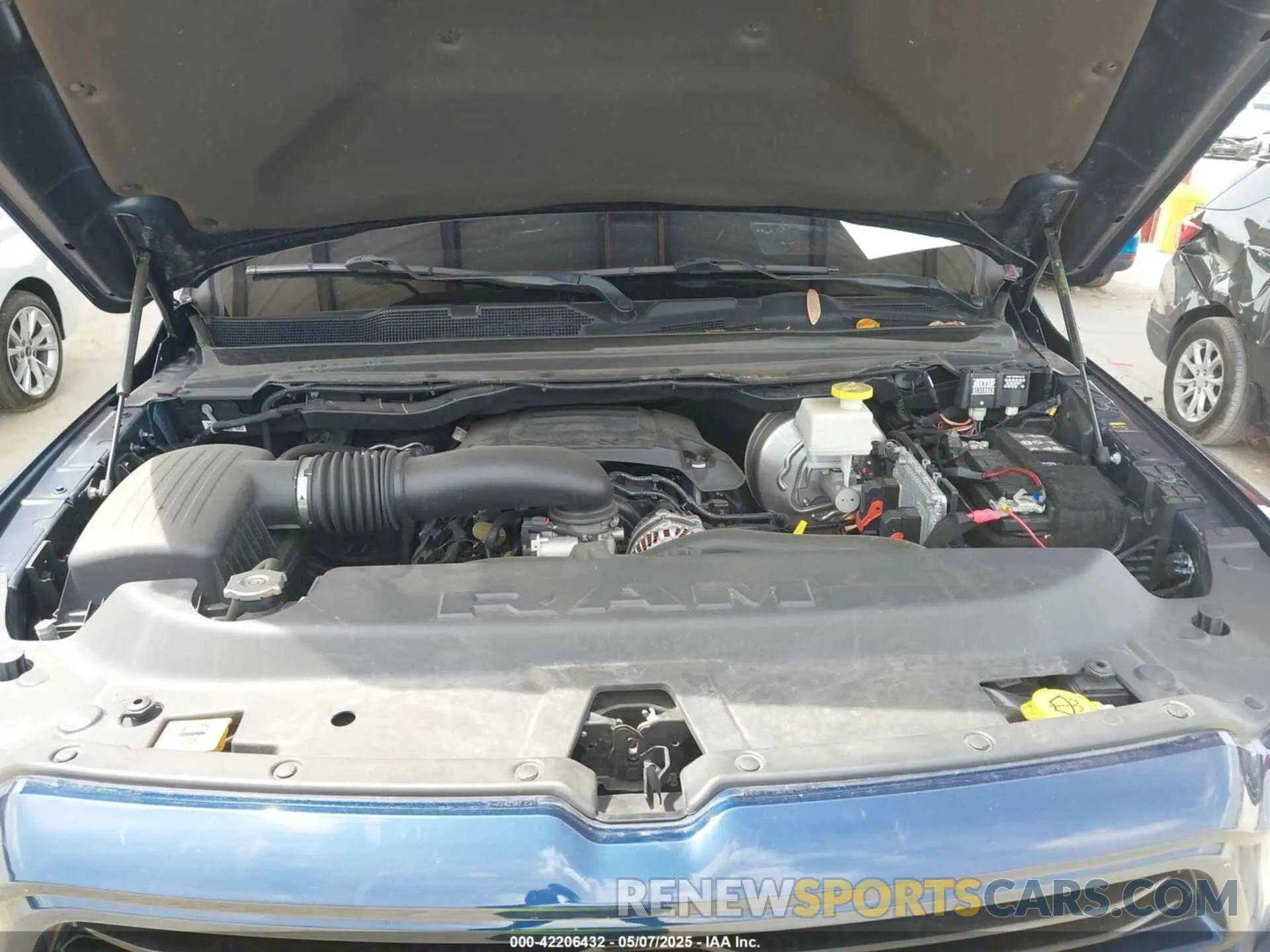 10 Photograph of a damaged car 1C6SRFJT5NN296693 RAM 1500 2022
