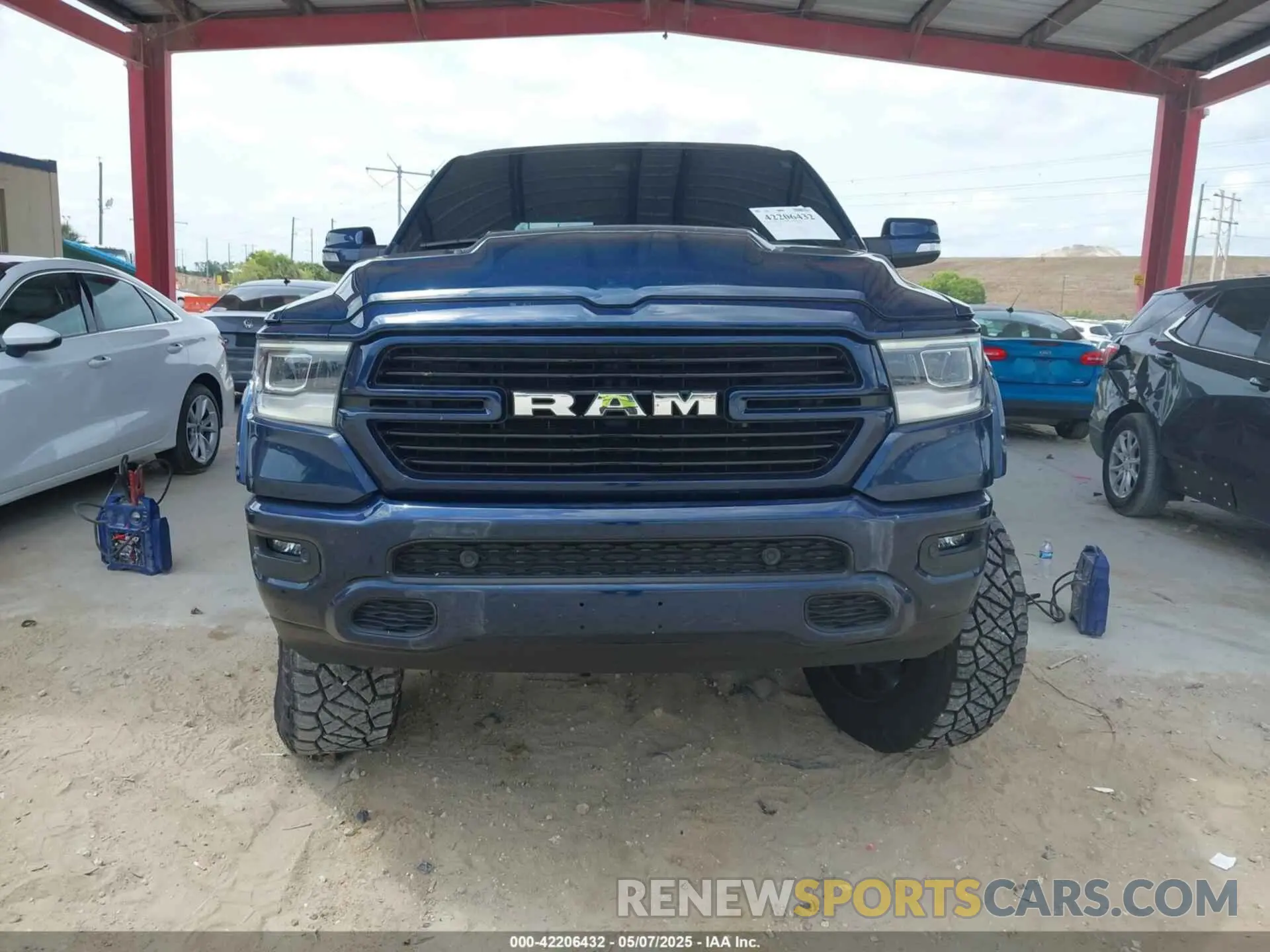 13 Photograph of a damaged car 1C6SRFJT5NN296693 RAM 1500 2022