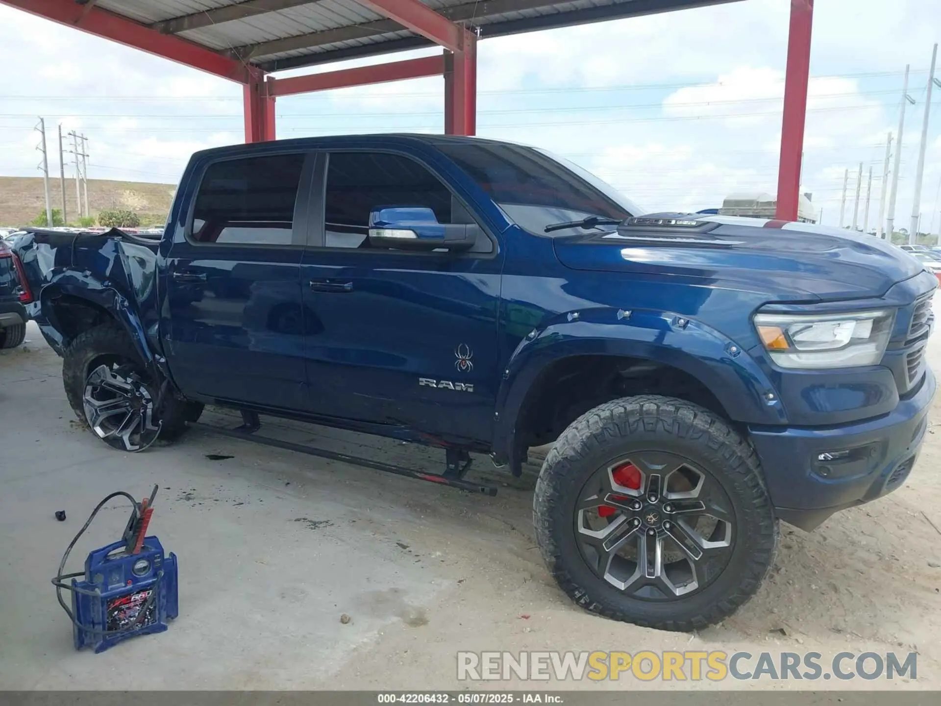 14 Photograph of a damaged car 1C6SRFJT5NN296693 RAM 1500 2022
