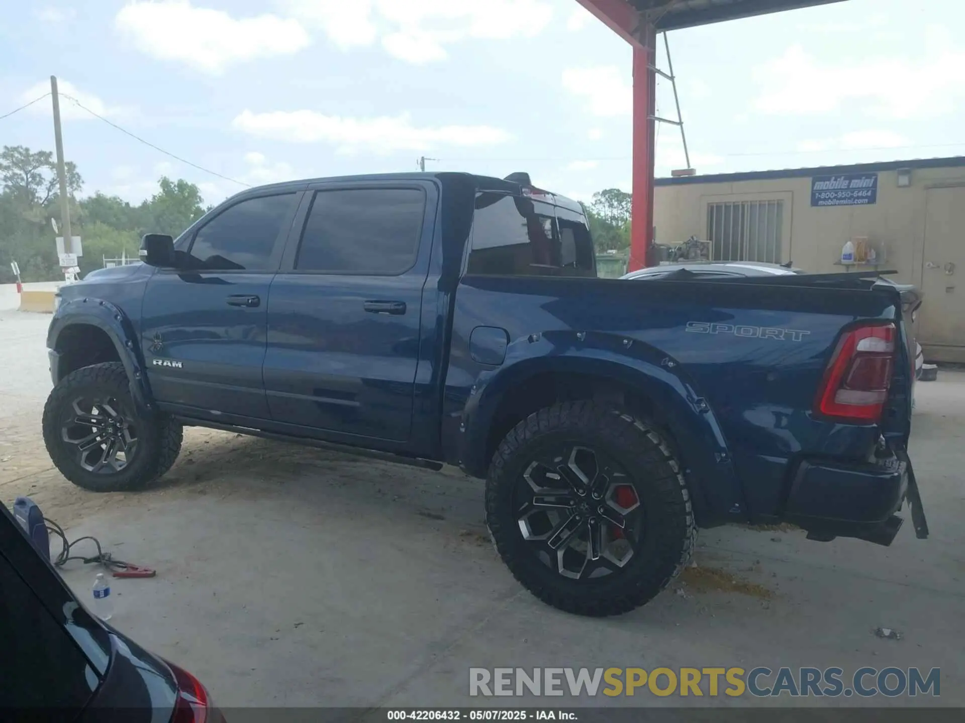 15 Photograph of a damaged car 1C6SRFJT5NN296693 RAM 1500 2022