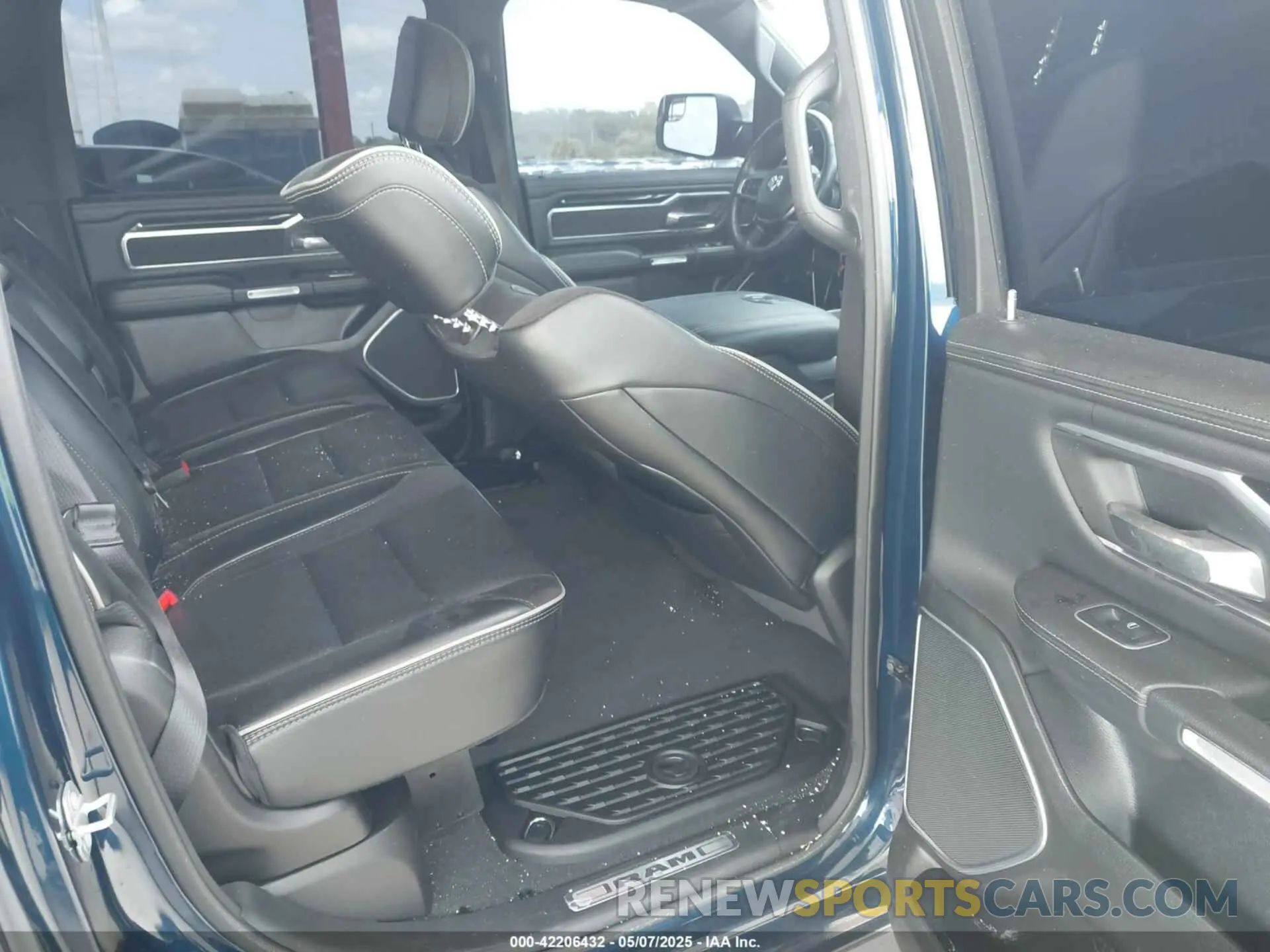 8 Photograph of a damaged car 1C6SRFJT5NN296693 RAM 1500 2022
