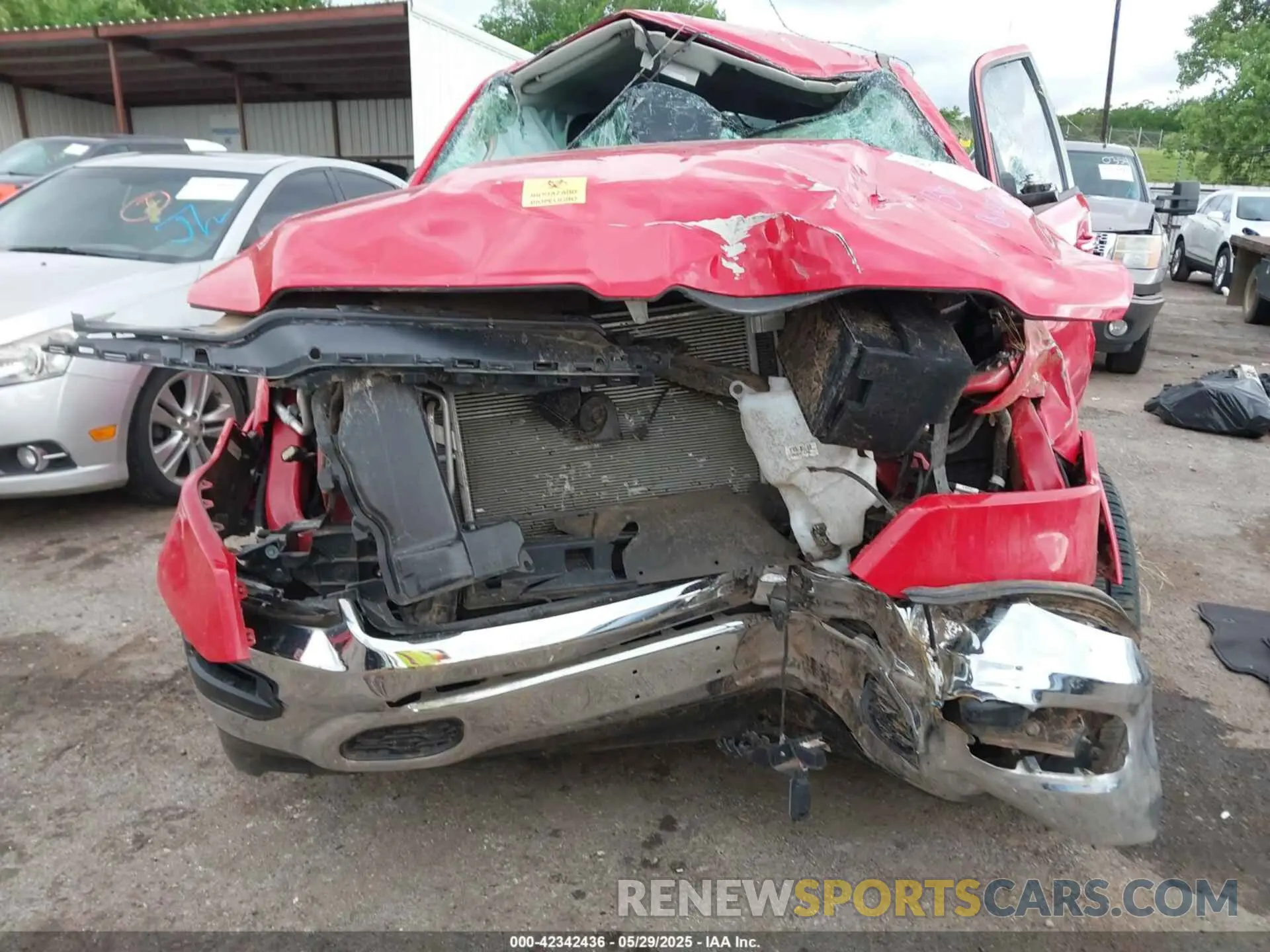 11 Photograph of a damaged car 1C6SRFJT5NN349361 RAM 1500 2022