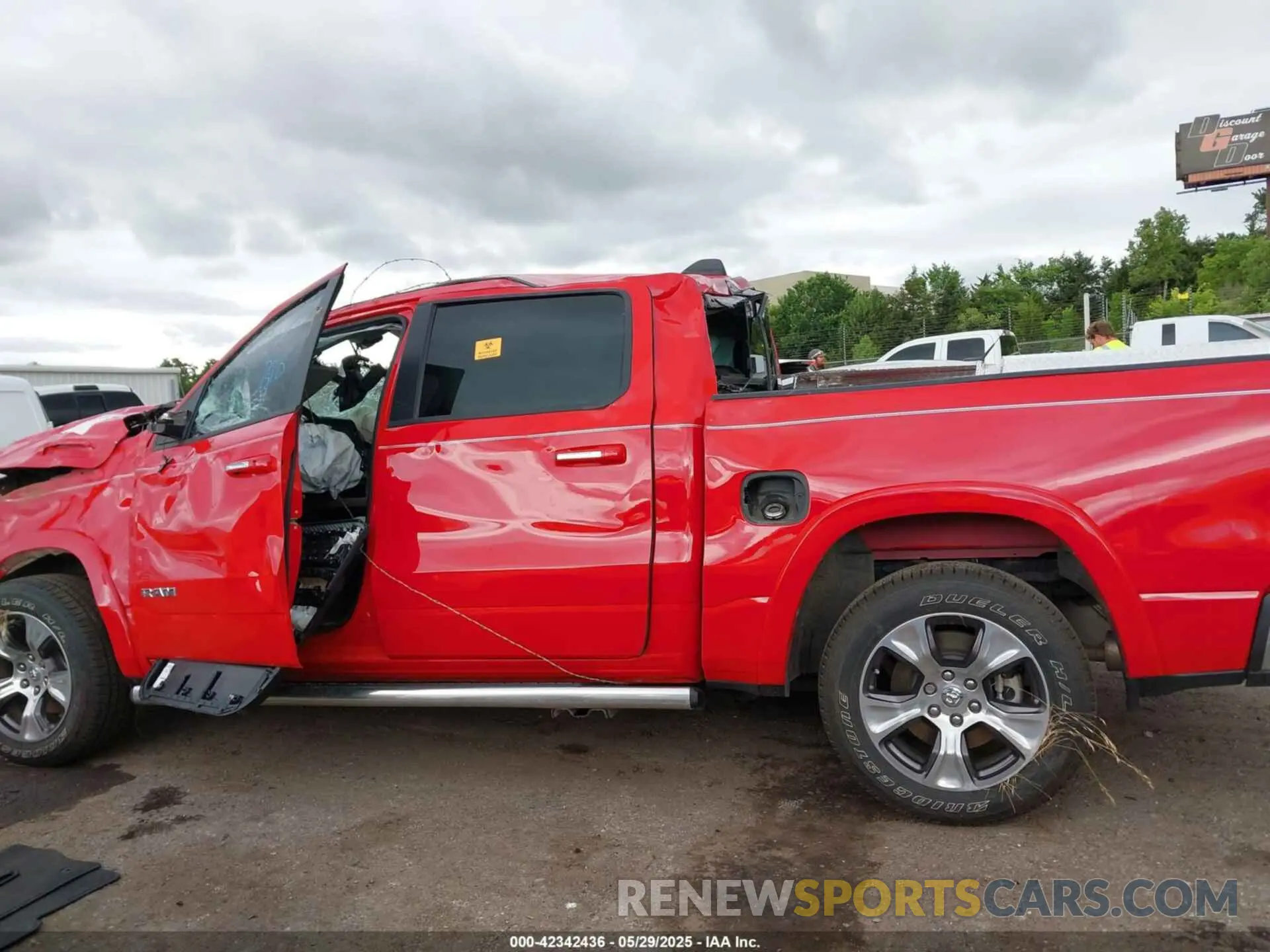13 Photograph of a damaged car 1C6SRFJT5NN349361 RAM 1500 2022