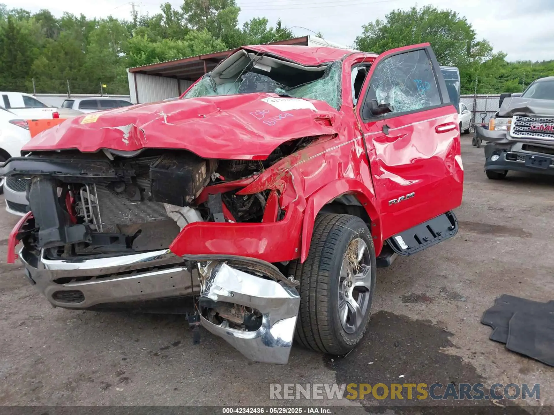 2 Photograph of a damaged car 1C6SRFJT5NN349361 RAM 1500 2022