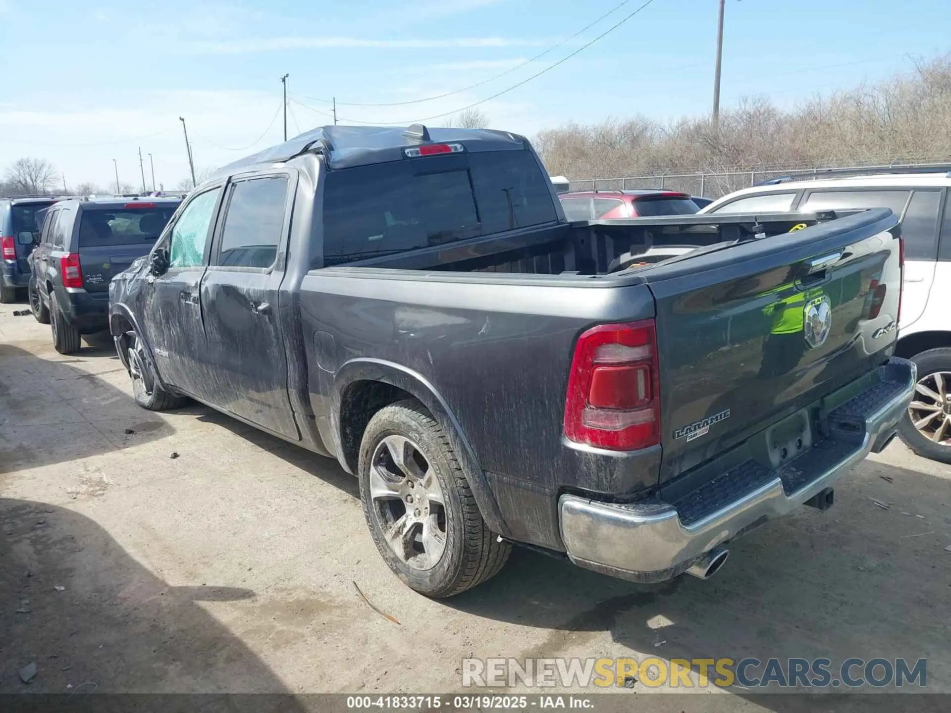 3 Photograph of a damaged car 1C6SRFJT5NN349389 RAM 1500 2022
