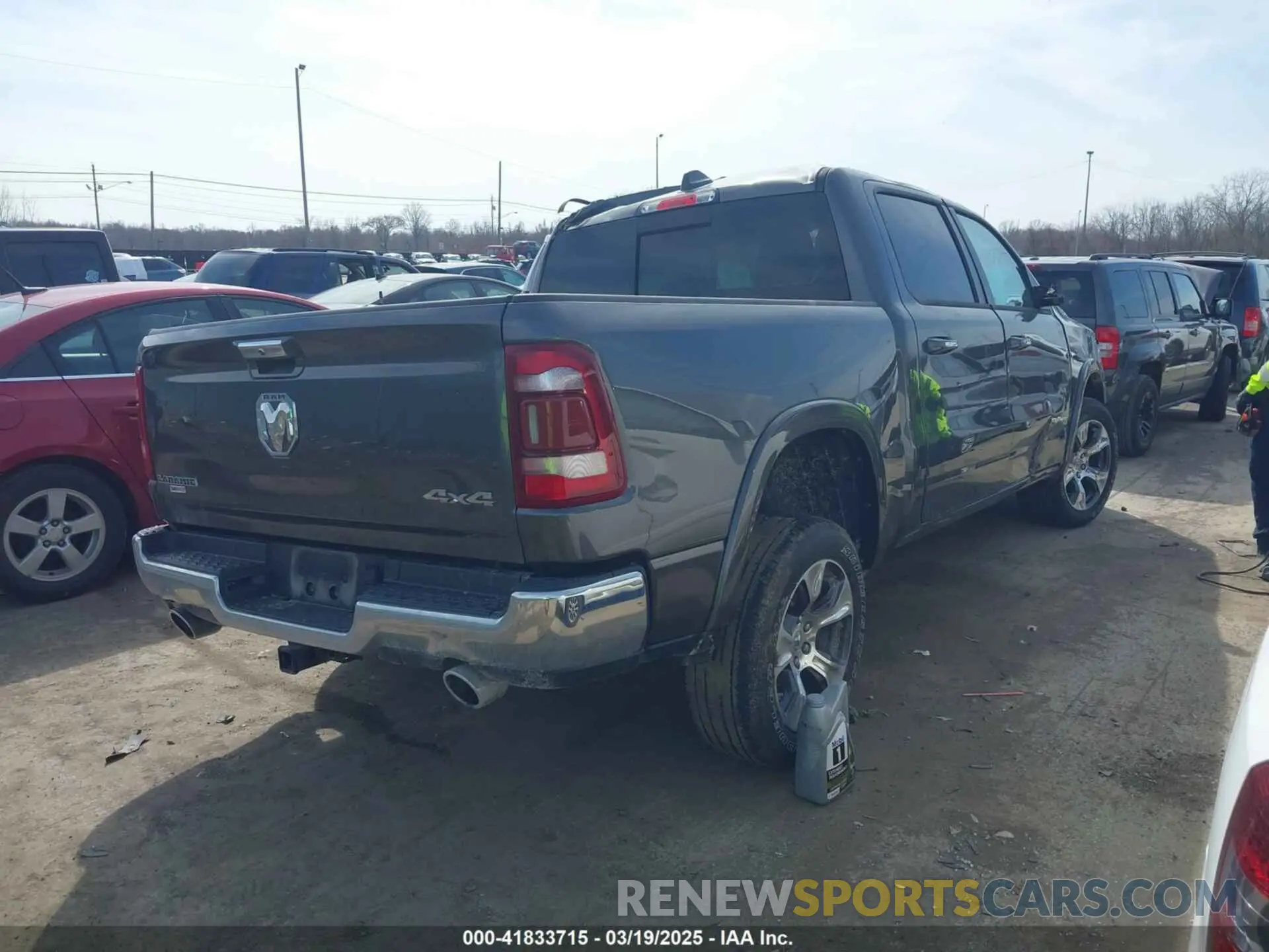 4 Photograph of a damaged car 1C6SRFJT5NN349389 RAM 1500 2022
