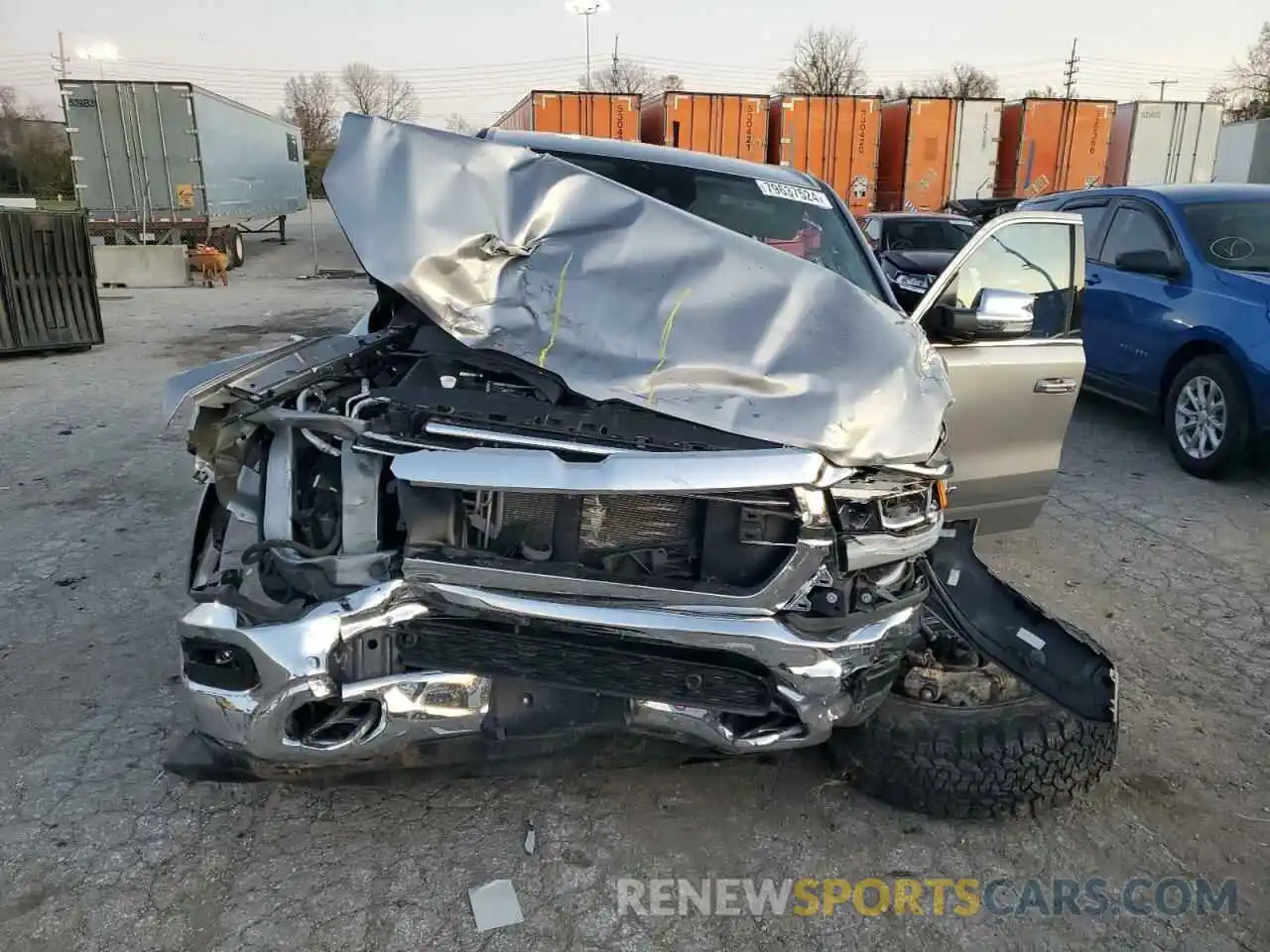 5 Photograph of a damaged car 1C6SRFJT6NN115648 RAM 1500 2022