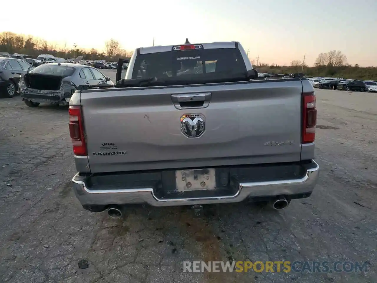 6 Photograph of a damaged car 1C6SRFJT6NN115648 RAM 1500 2022