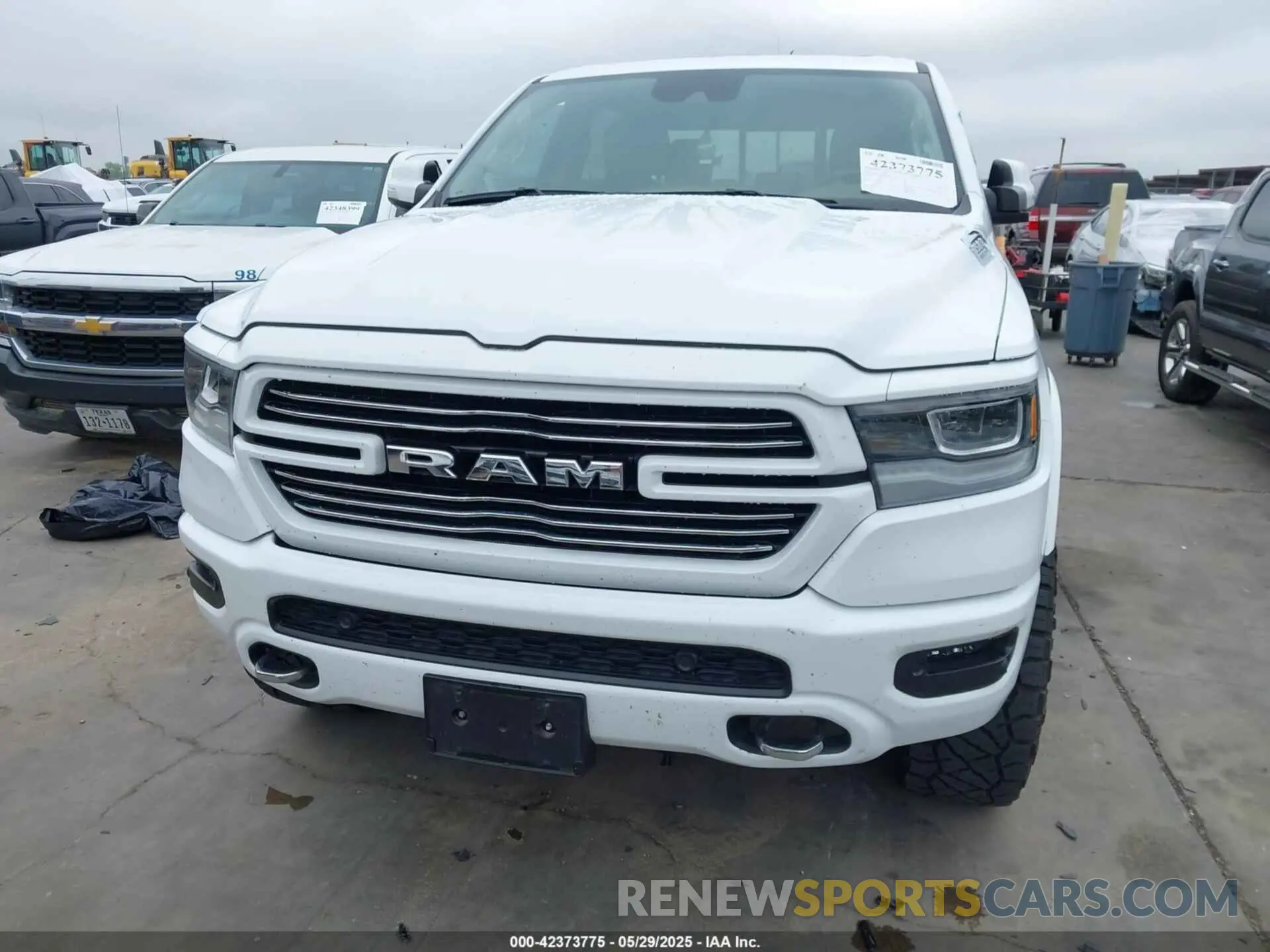 12 Photograph of a damaged car 1C6SRFJT6NN128450 RAM 1500 2022