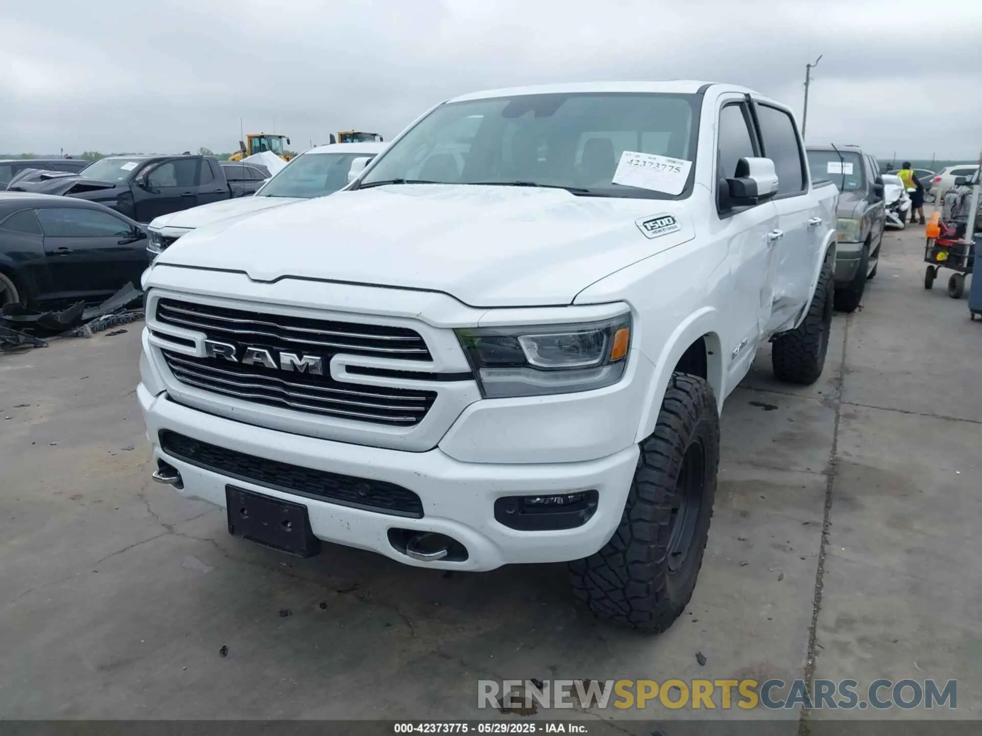 2 Photograph of a damaged car 1C6SRFJT6NN128450 RAM 1500 2022