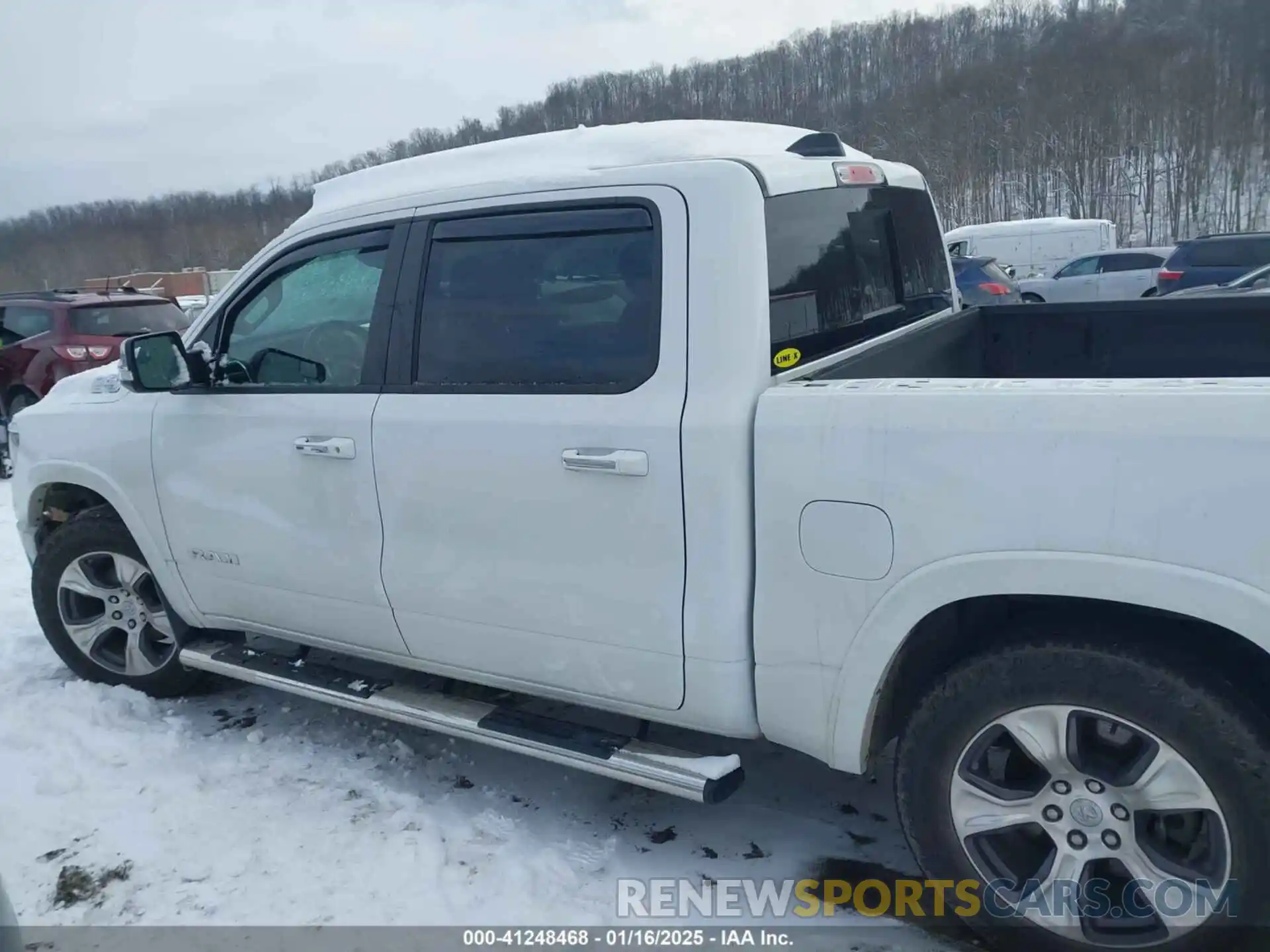 13 Photograph of a damaged car 1C6SRFJT6NN229214 RAM 1500 2022