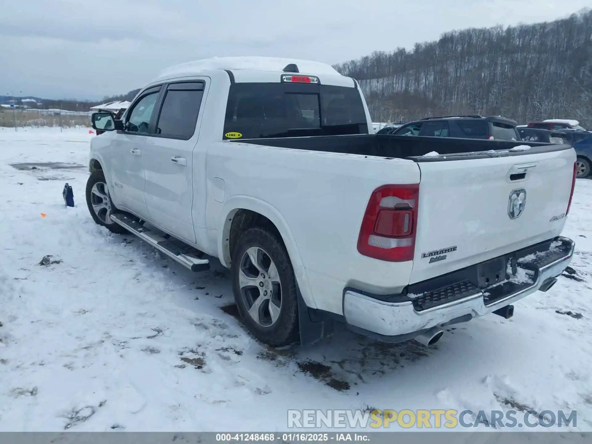 3 Photograph of a damaged car 1C6SRFJT6NN229214 RAM 1500 2022