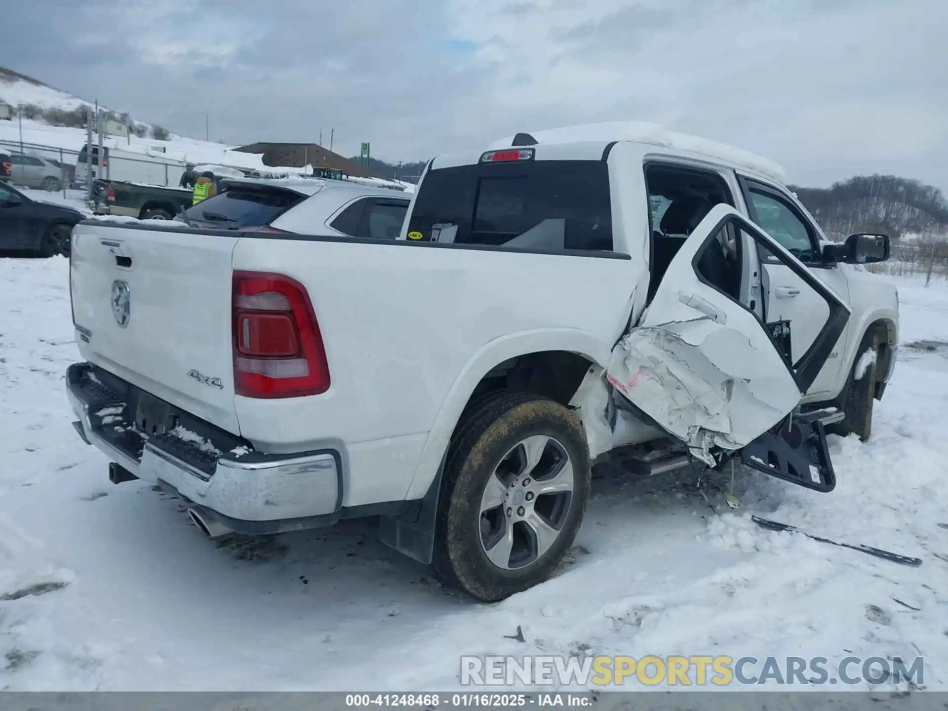 4 Photograph of a damaged car 1C6SRFJT6NN229214 RAM 1500 2022