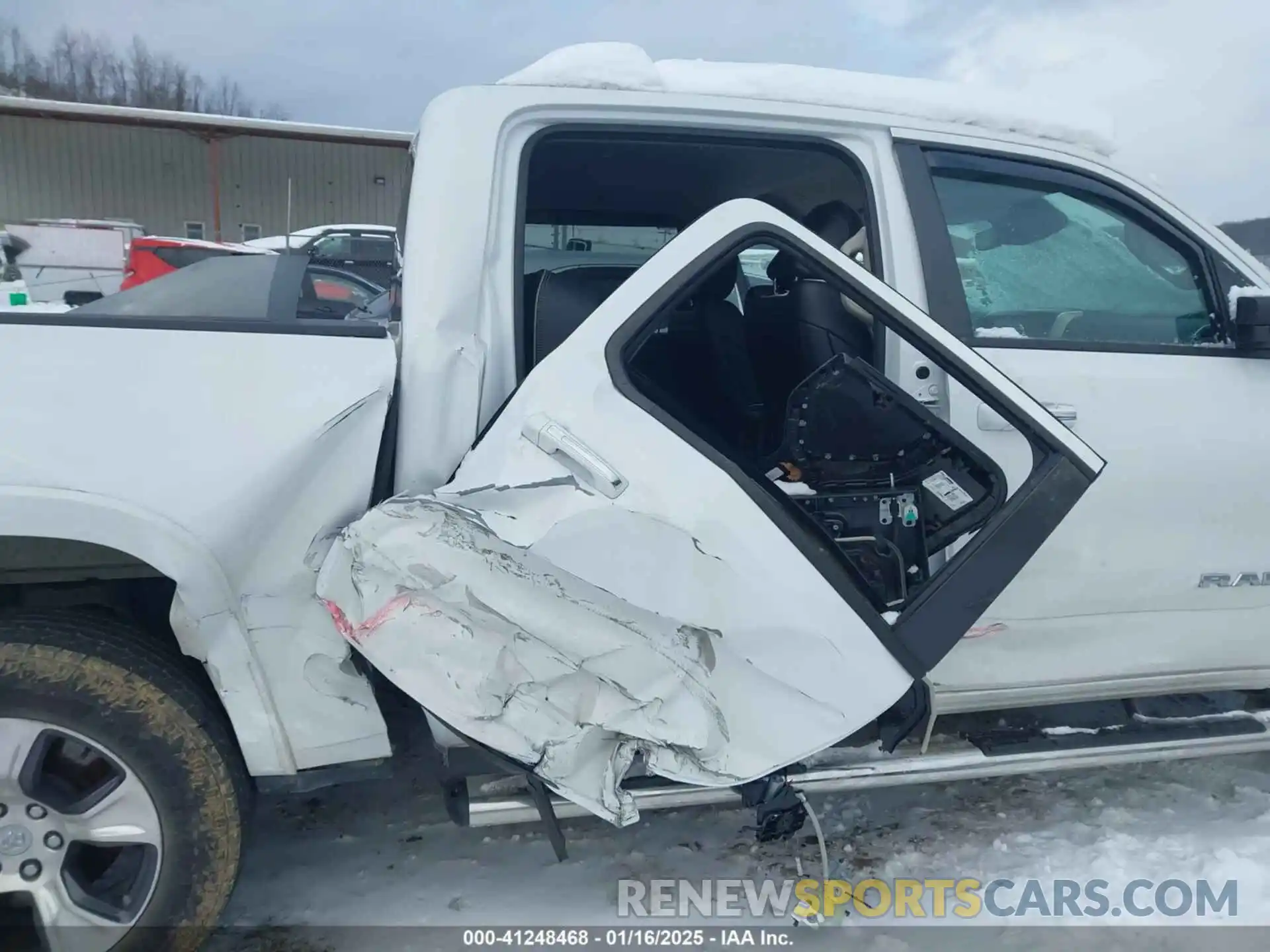 6 Photograph of a damaged car 1C6SRFJT6NN229214 RAM 1500 2022