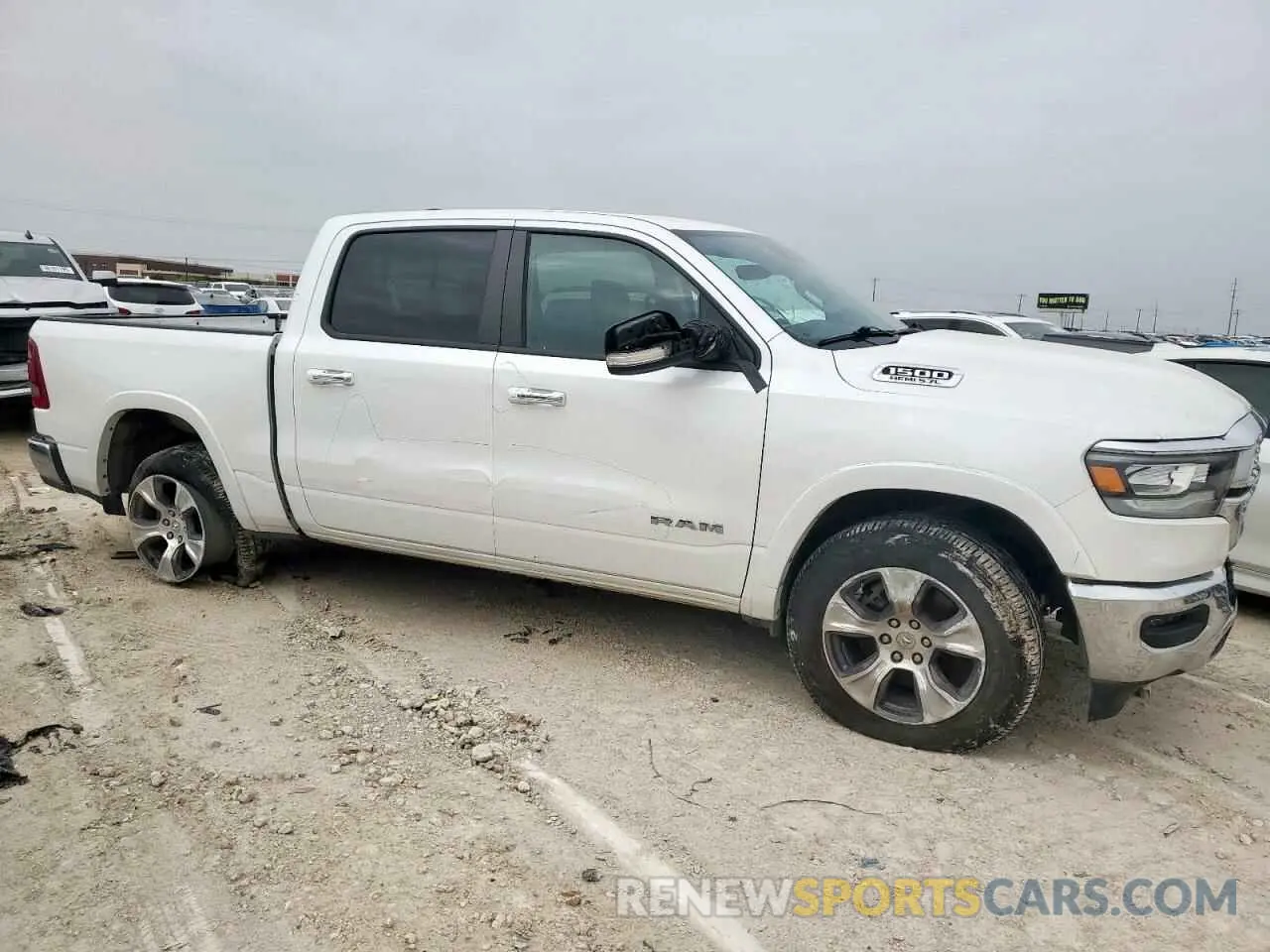 4 Photograph of a damaged car 1C6SRFJT6NN363706 RAM 1500 2022