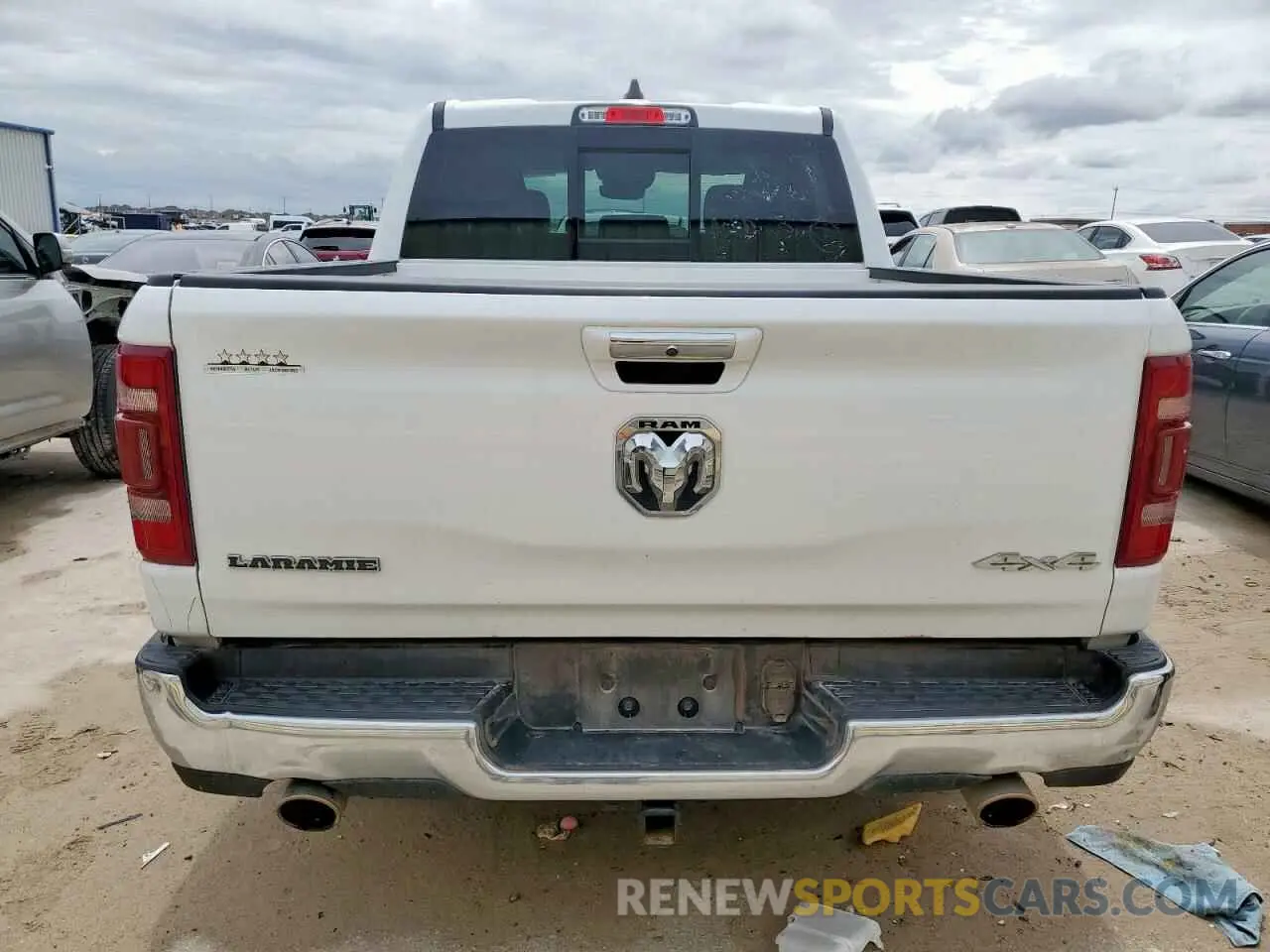 6 Photograph of a damaged car 1C6SRFJT6NN363706 RAM 1500 2022