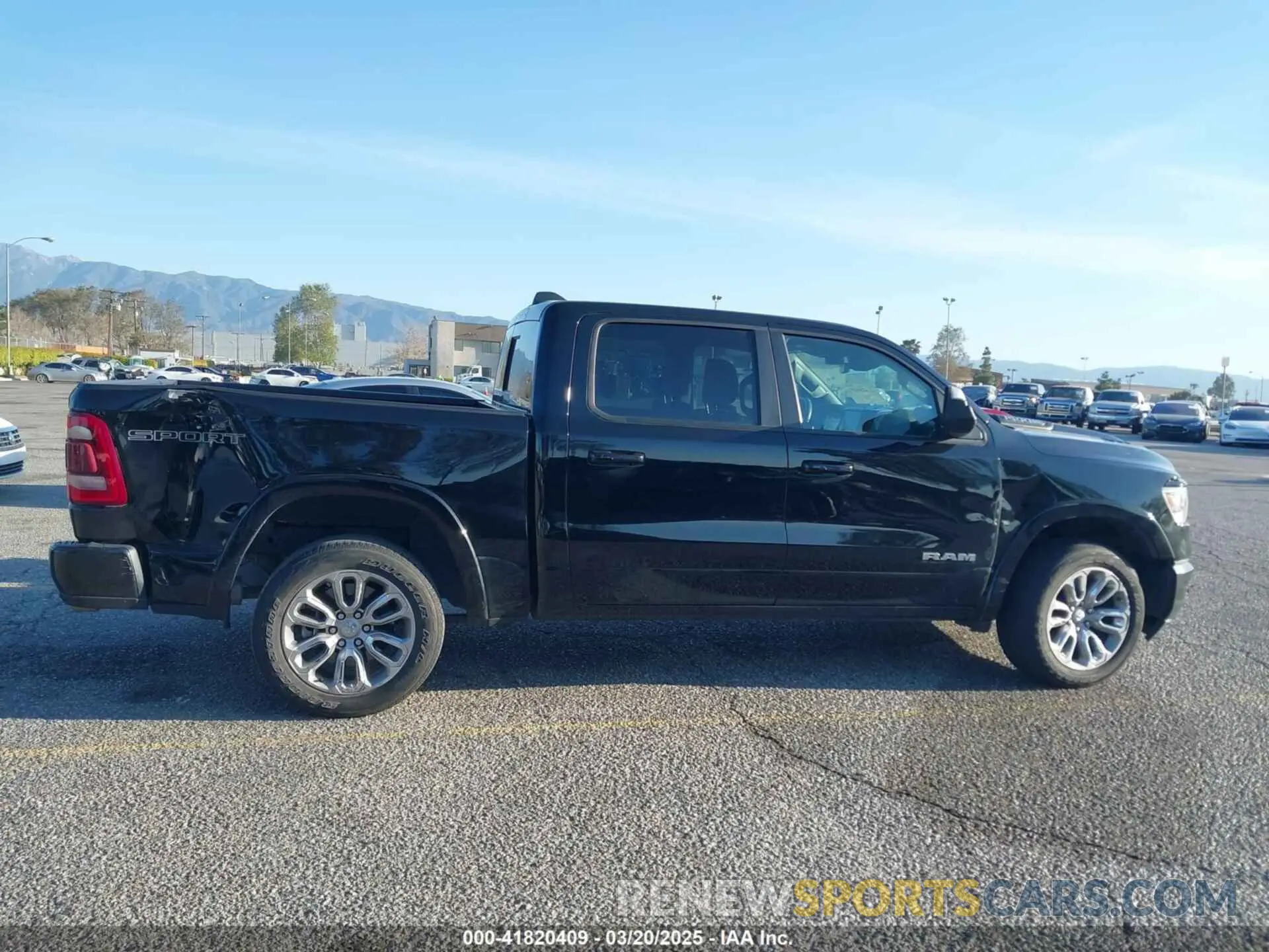 13 Photograph of a damaged car 1C6SRFJT6NN392154 RAM 1500 2022