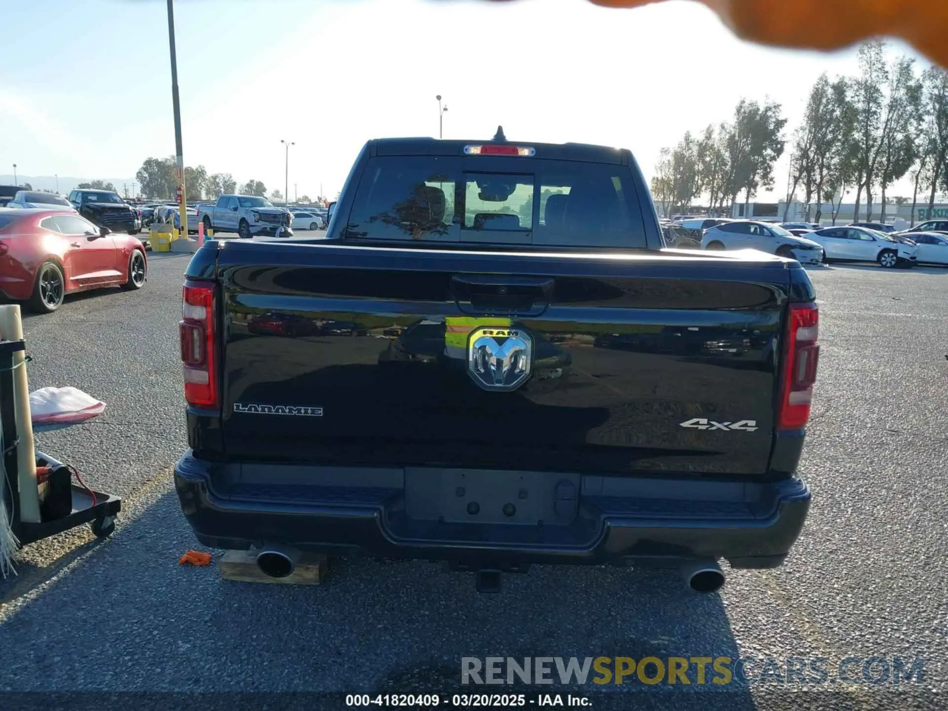 16 Photograph of a damaged car 1C6SRFJT6NN392154 RAM 1500 2022