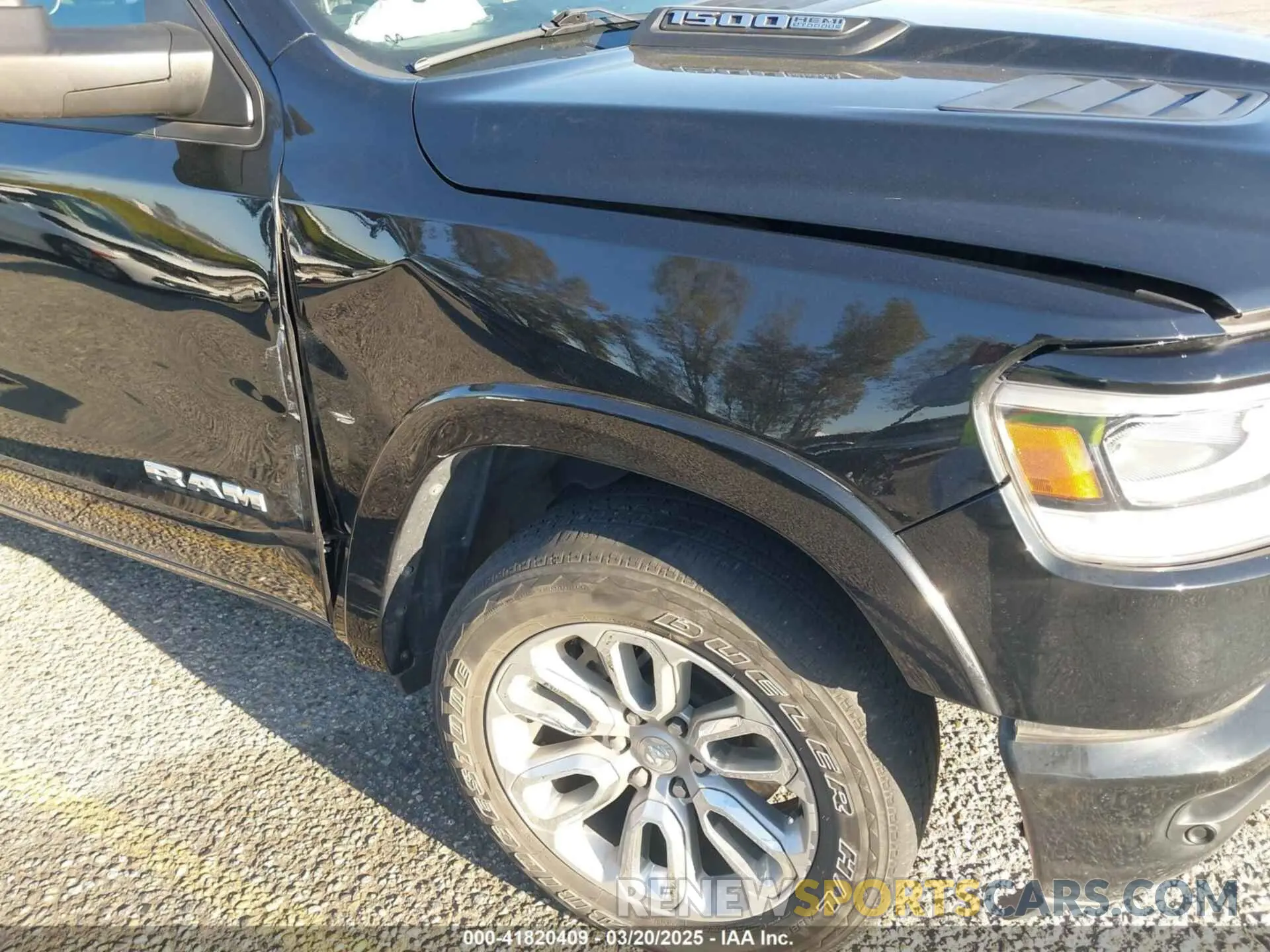 17 Photograph of a damaged car 1C6SRFJT6NN392154 RAM 1500 2022