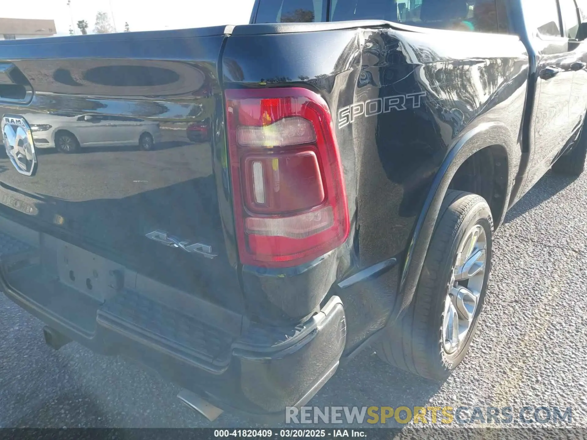 19 Photograph of a damaged car 1C6SRFJT6NN392154 RAM 1500 2022
