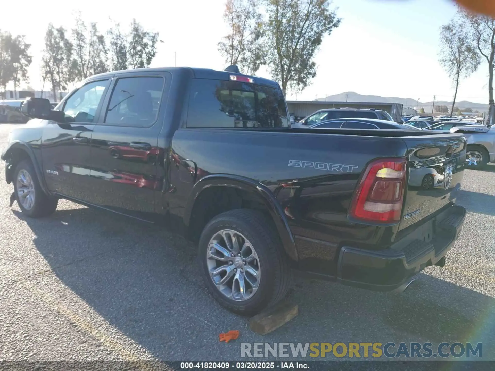 3 Photograph of a damaged car 1C6SRFJT6NN392154 RAM 1500 2022