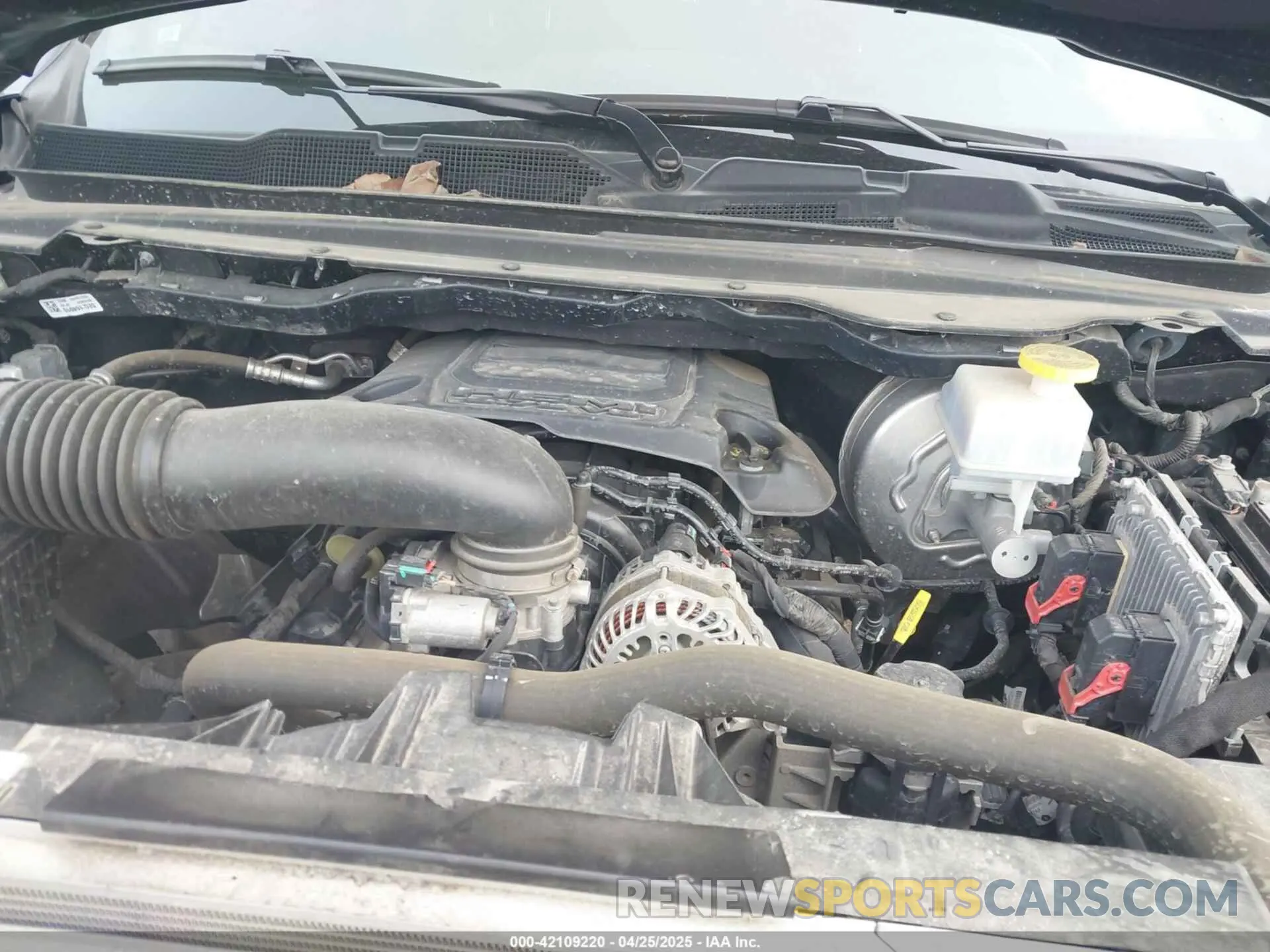 10 Photograph of a damaged car 1C6SRFJT6NN402536 RAM 1500 2022