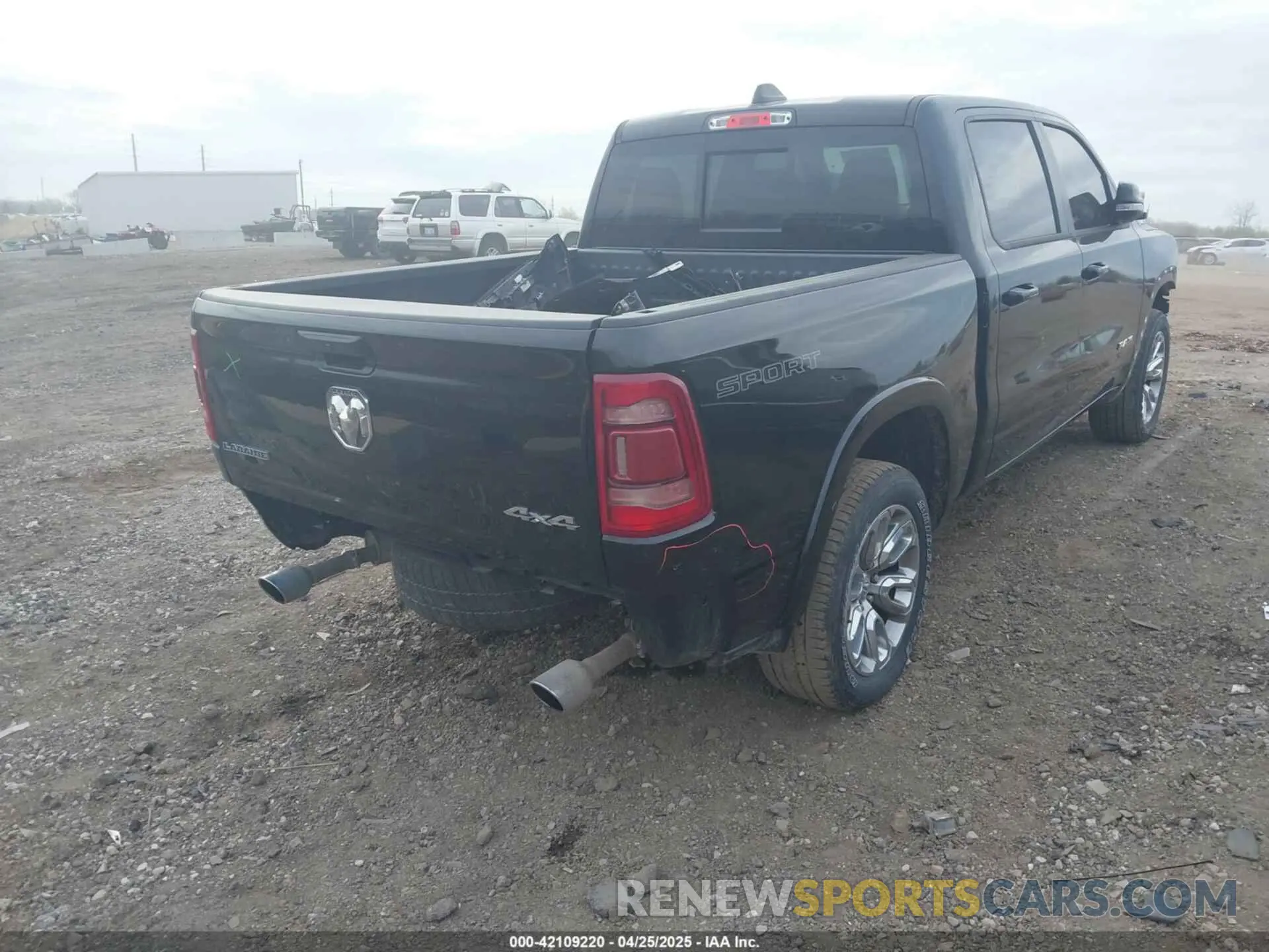4 Photograph of a damaged car 1C6SRFJT6NN402536 RAM 1500 2022
