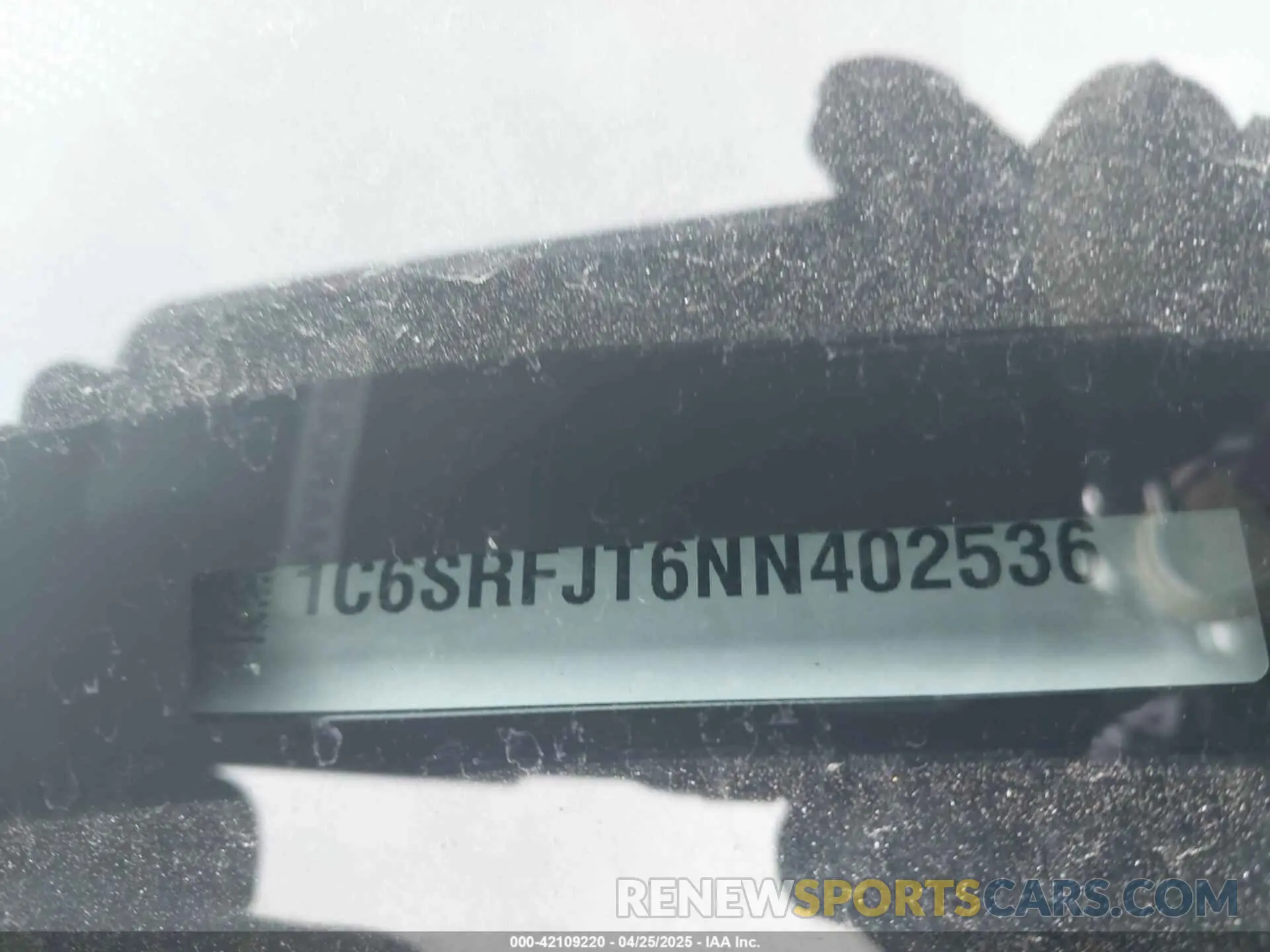 9 Photograph of a damaged car 1C6SRFJT6NN402536 RAM 1500 2022
