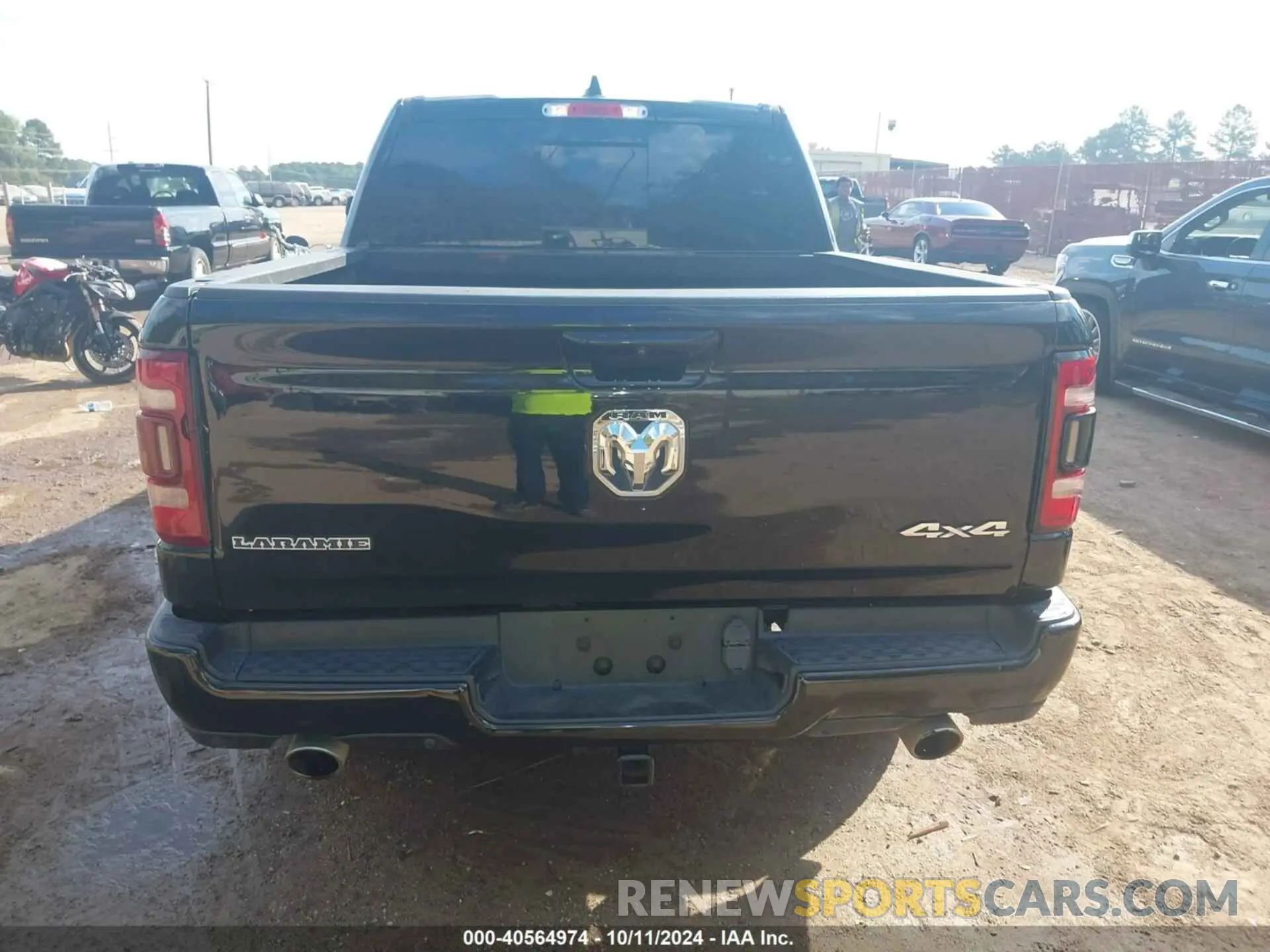 16 Photograph of a damaged car 1C6SRFJT8NN366655 RAM 1500 2022