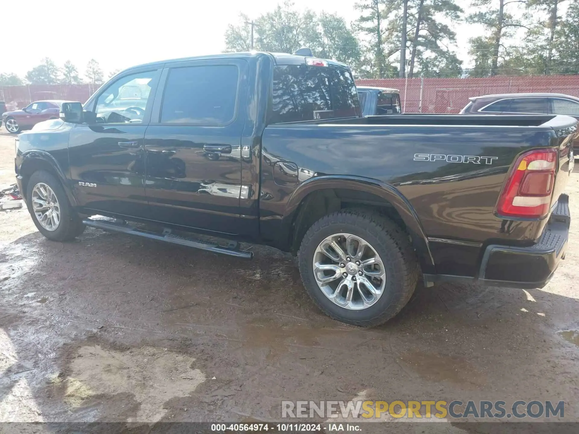3 Photograph of a damaged car 1C6SRFJT8NN366655 RAM 1500 2022