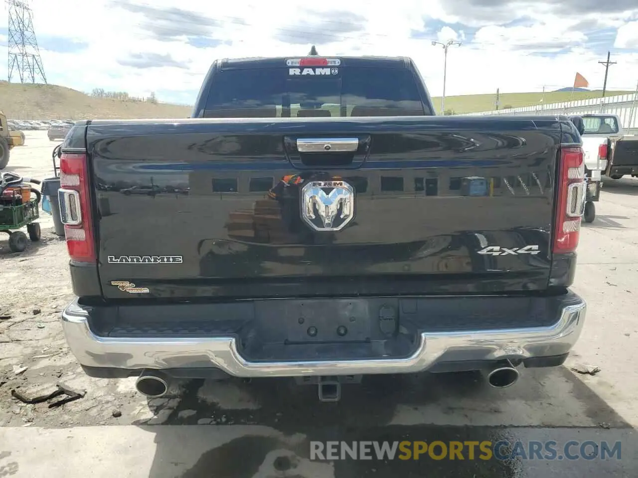 6 Photograph of a damaged car 1C6SRFJT8NN396741 RAM 1500 2022