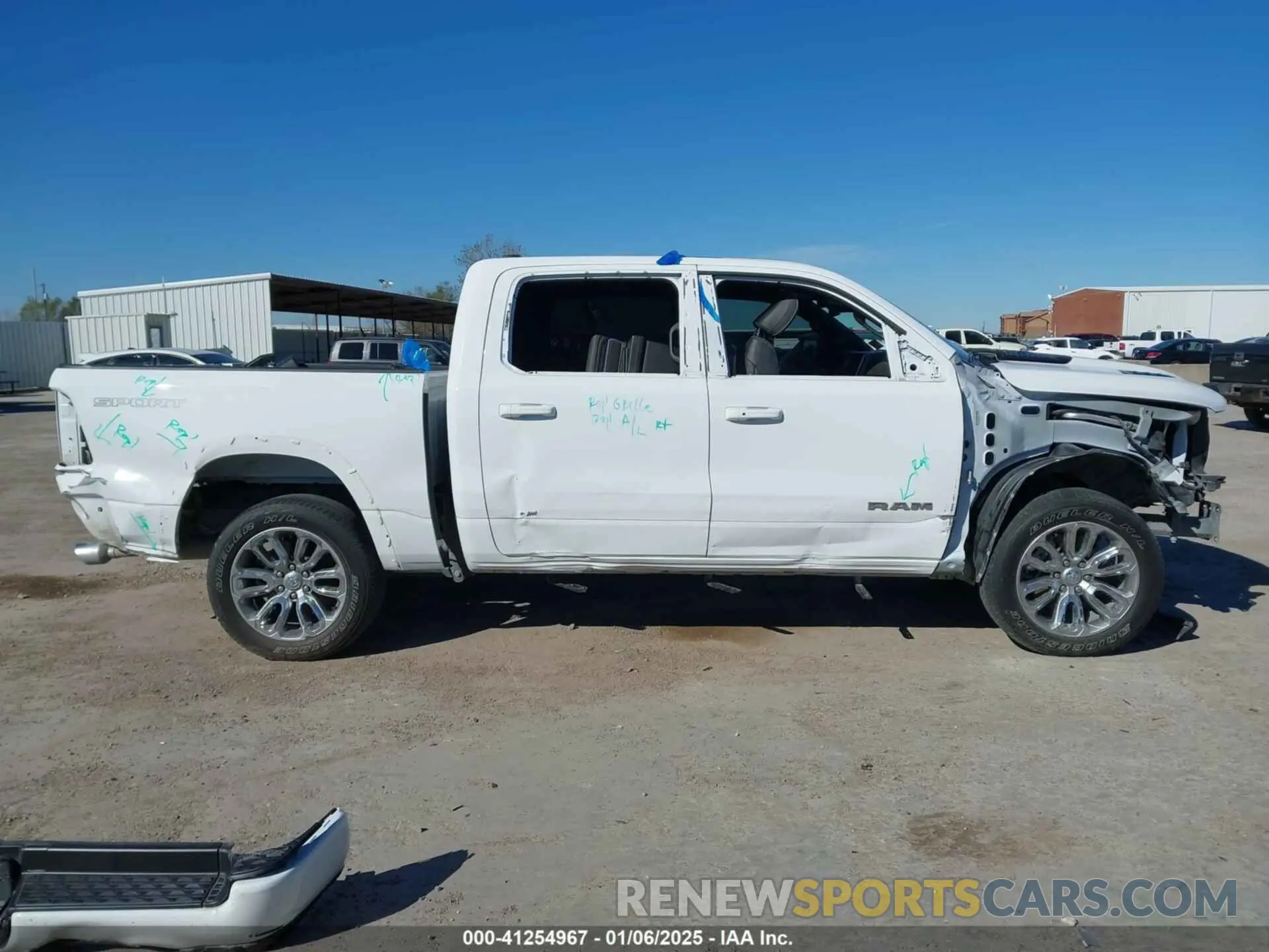 14 Photograph of a damaged car 1C6SRFJT8NN418429 RAM 1500 2022