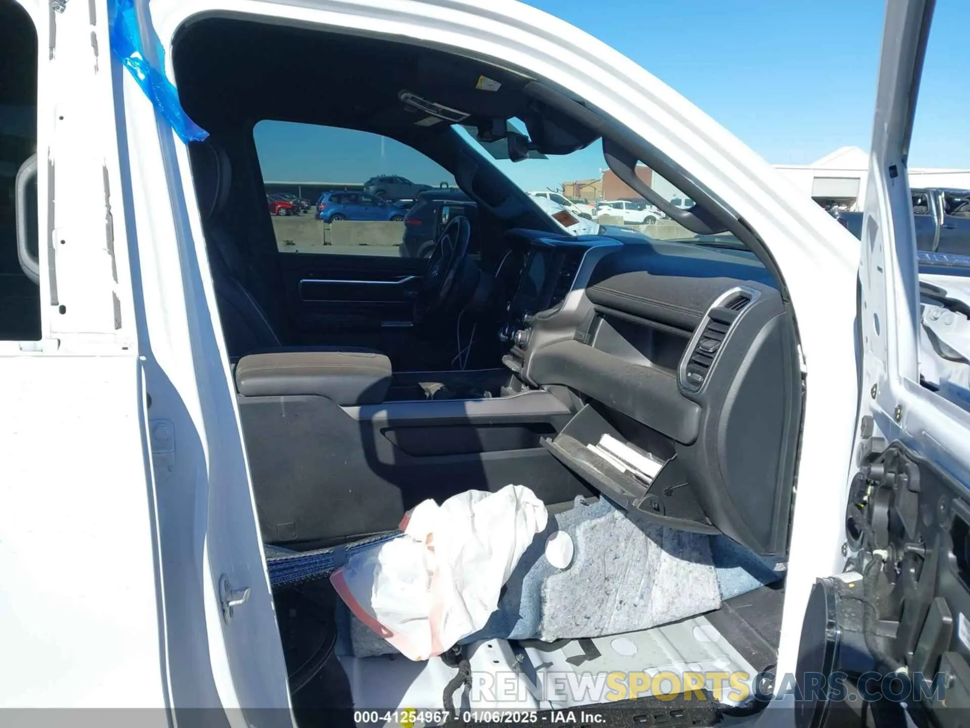 5 Photograph of a damaged car 1C6SRFJT8NN418429 RAM 1500 2022